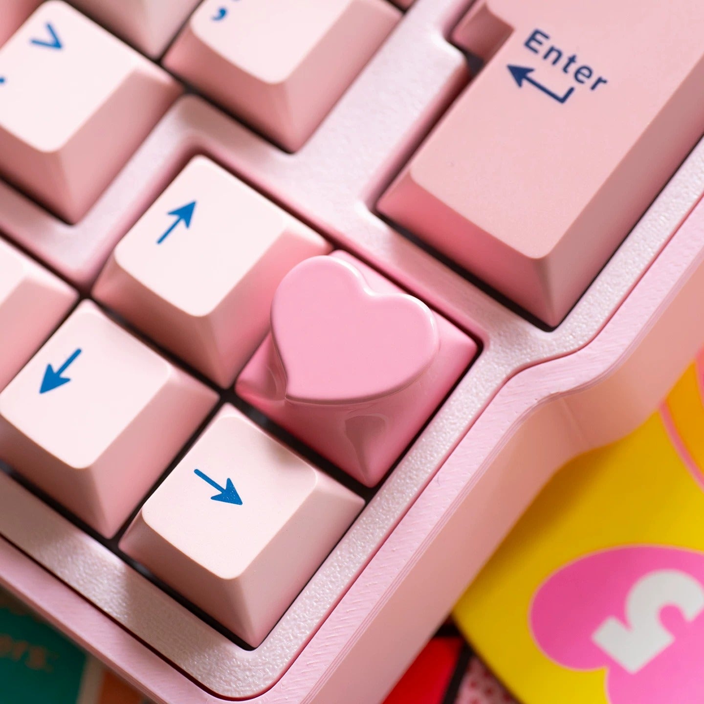Original heart-shaped personalized Sweet Heart asymmetrical heart-shaped baked paint keycap aluminum alloy CNC machining personalized keycap