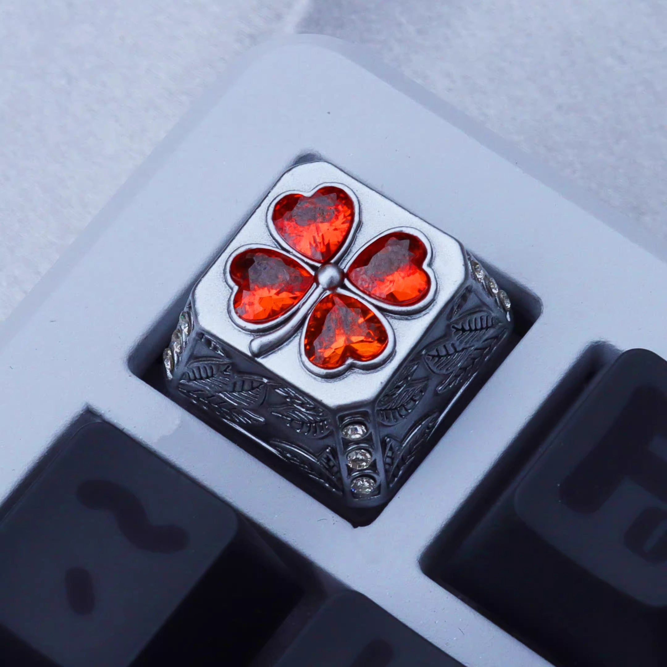 Lucky Four Leaves Clover, metal gemstone combined with personalized keycaps, lucky item mechanical keyboard decorative keycaps.