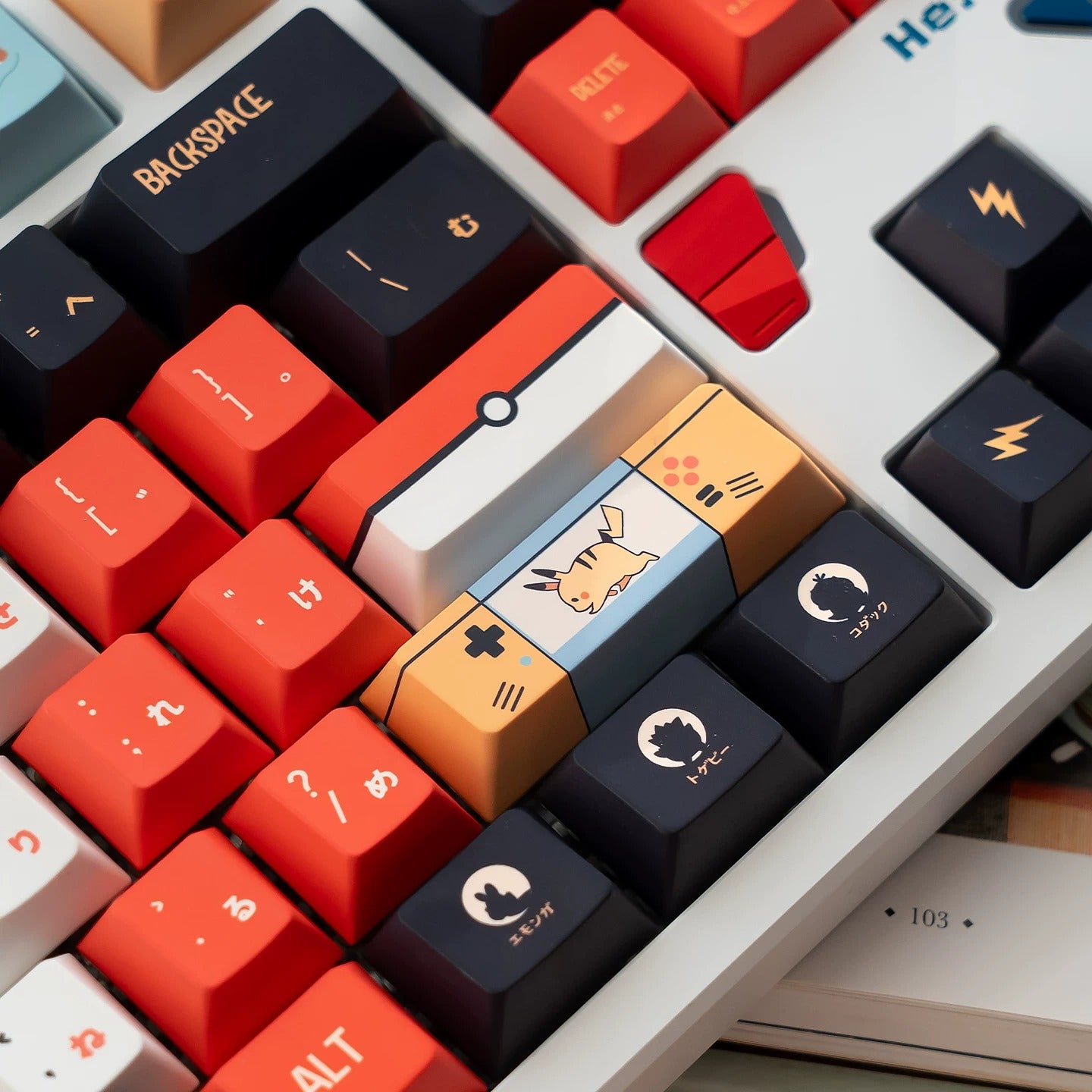 Pikachu themed keycap set, mechanical keycap PBT material material personalized keycap set, Animated cartoon keycaps, compatible with 61/64/68/75/84/87/104 mechanical keyboard replacement keycap