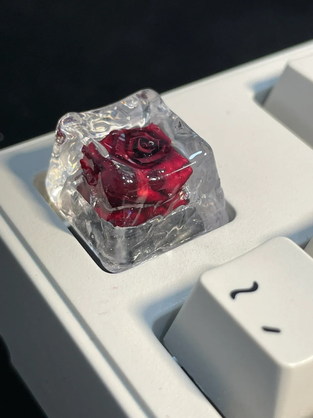 Ice cube shaped design with personalized keycaps, transparent ice creative decoration keycap set with large key positions