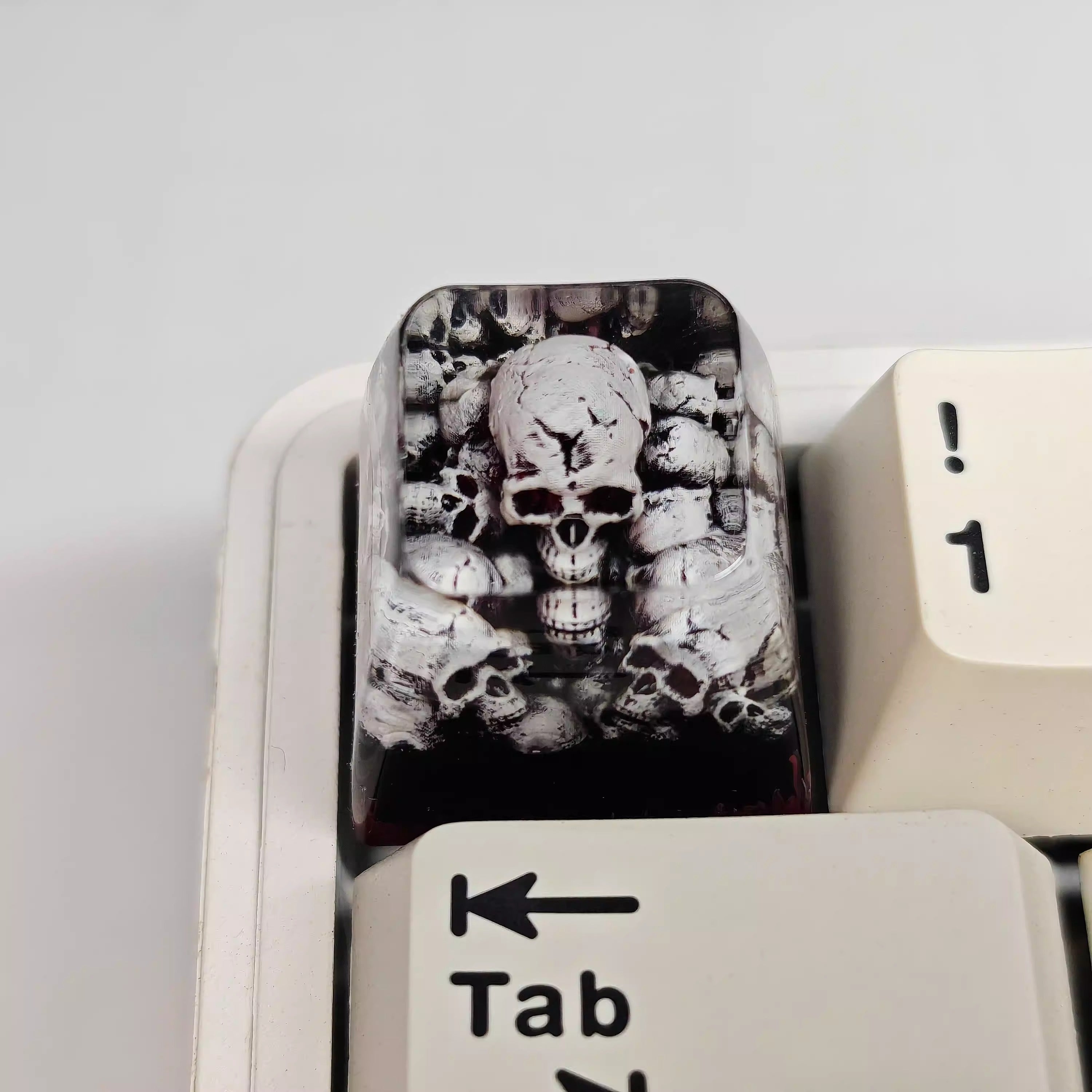 Dark Gothic style, skull crystal resin personalized keycaps, dark 1U resin decorative keycaps
