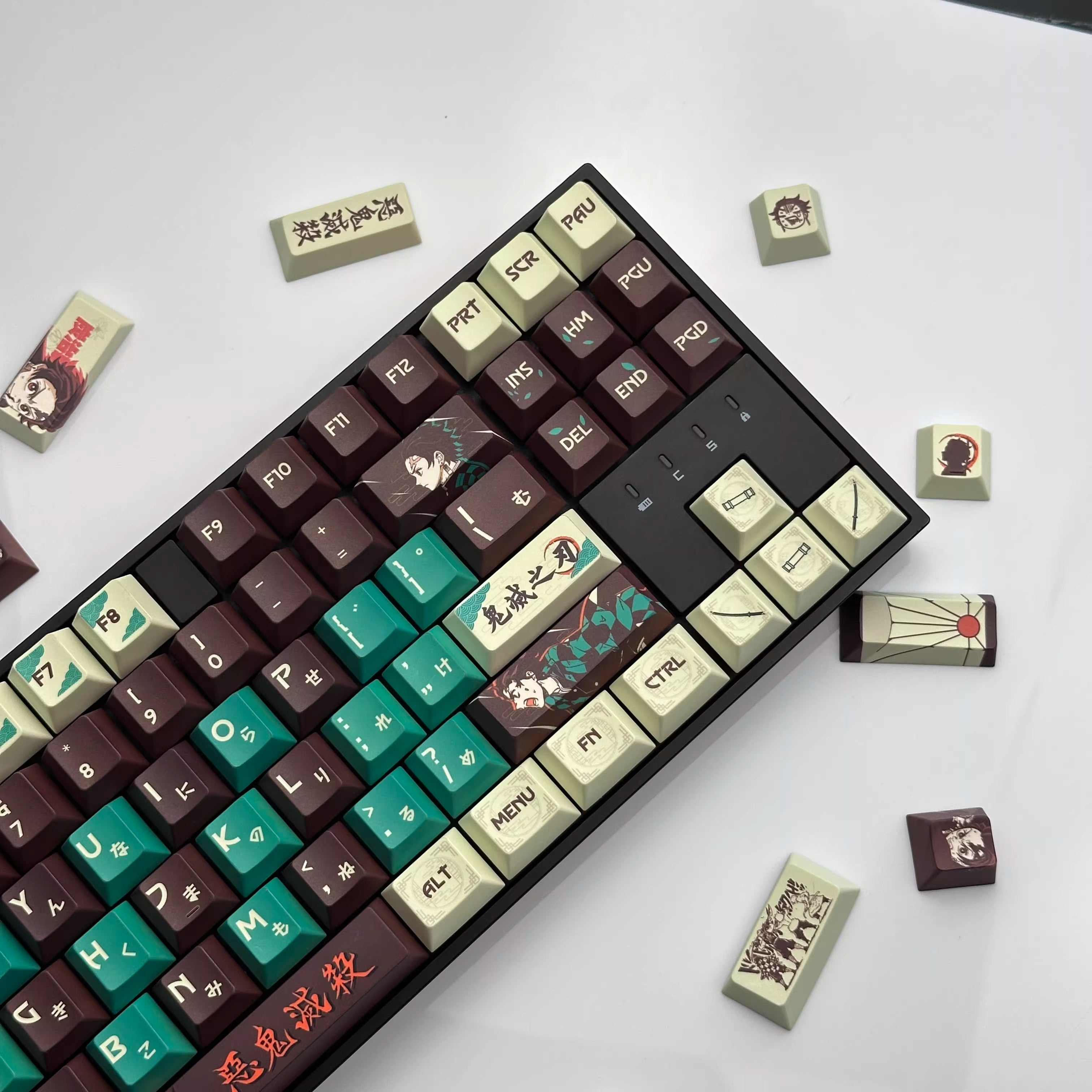 Demon Slayer: Kimetsu no Yaiba series, Kamado Tanjiro theme, PBT material anime keycap set, mechanical keyboard personalized keycap set suitable for 61/64/68/75/84/87/104 mechanical keyboards
