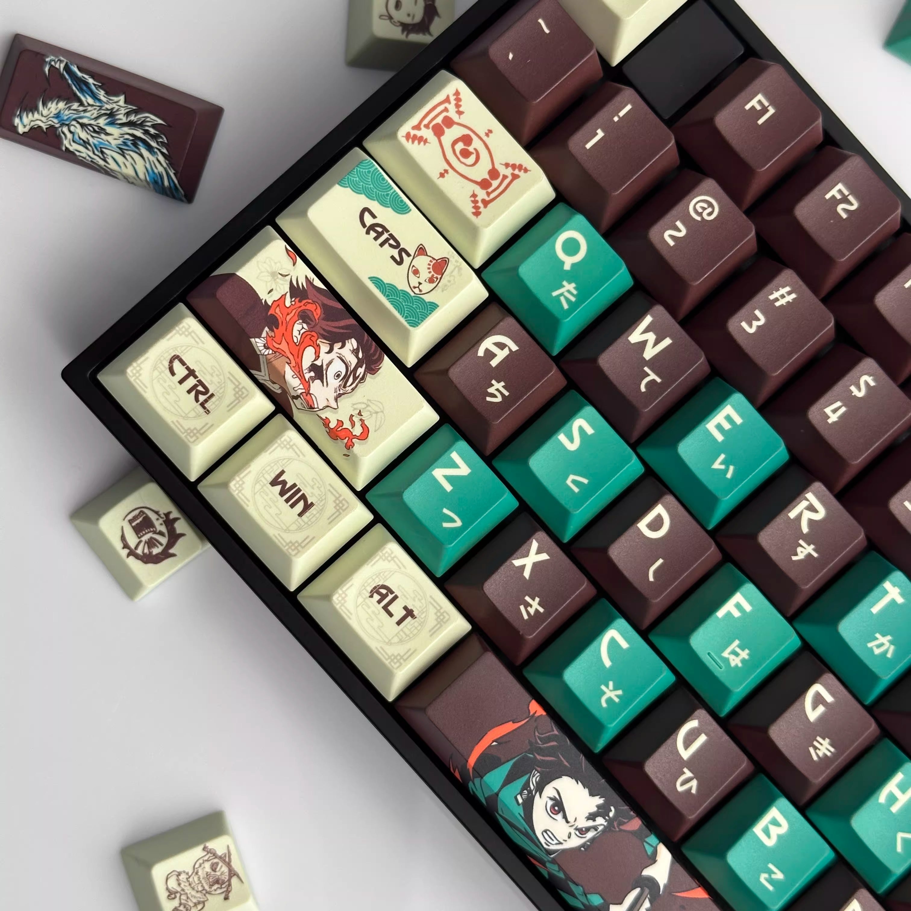 Demon Slayer: Kimetsu no Yaiba series, Kamado Tanjiro theme, PBT material anime keycap set, mechanical keyboard personalized keycap set suitable for 61/64/68/75/84/87/104 mechanical keyboards