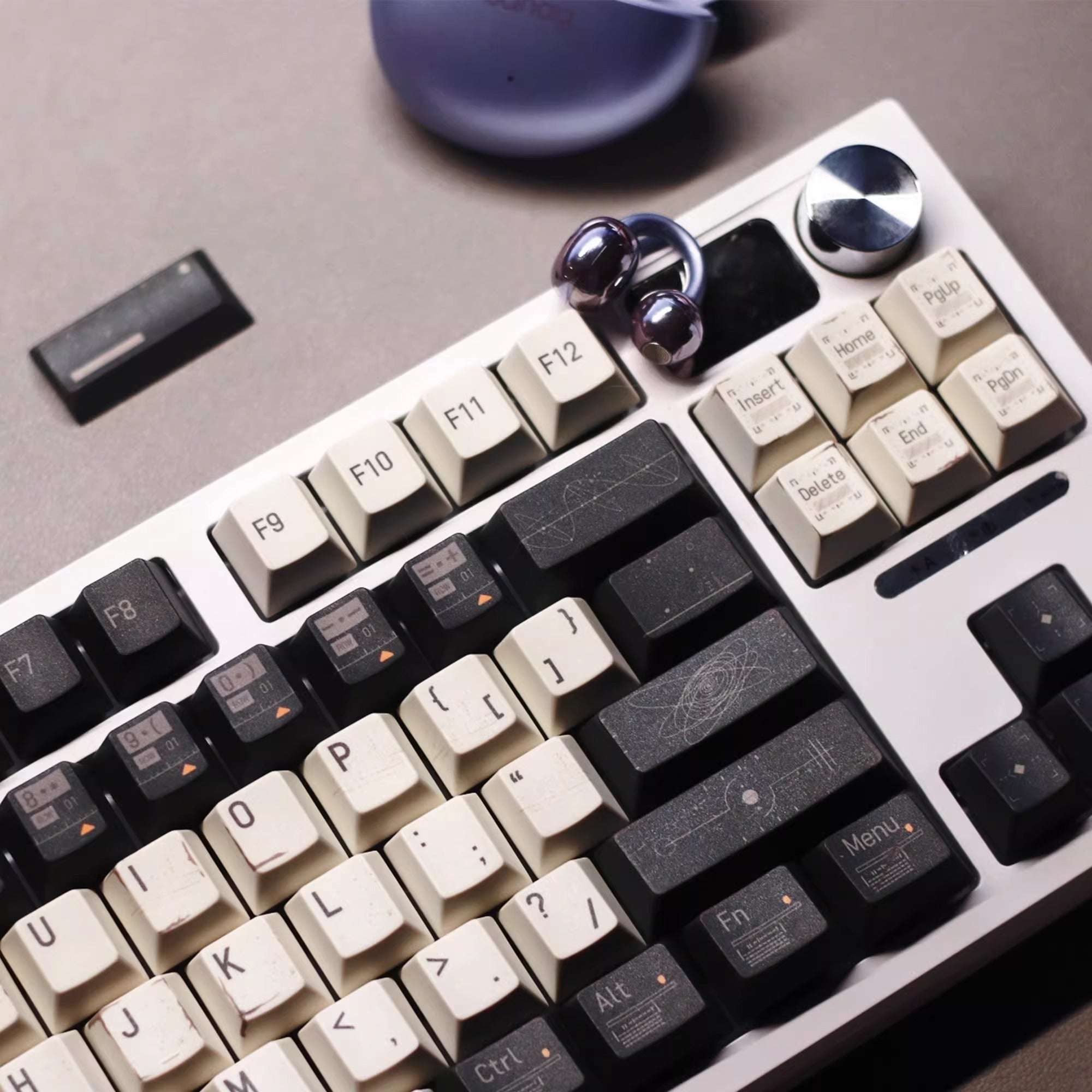 Interstellar themed personalized keycap set, astronaut space series PBT material decorative keycaps