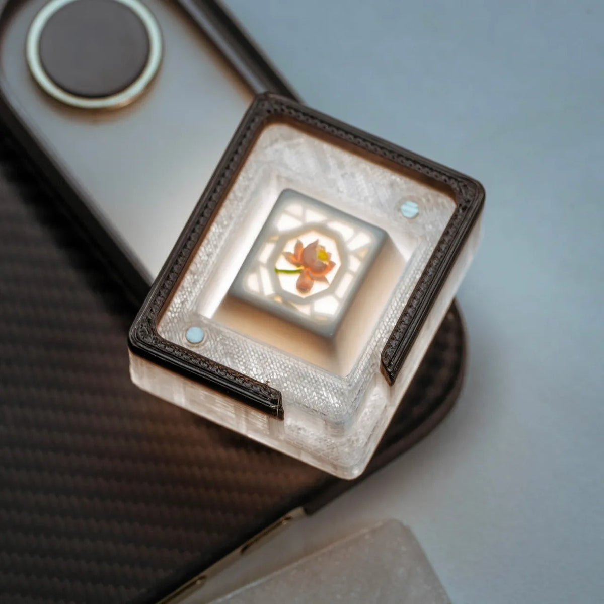 Lotus Theme, ceramic material, Embossed Linglong Glazed Ceramic Keycaps Eastern aesthetics personalized keycaps, Transparent design, atmospheric and creative design, mechanical keyboard, decorative keycaps