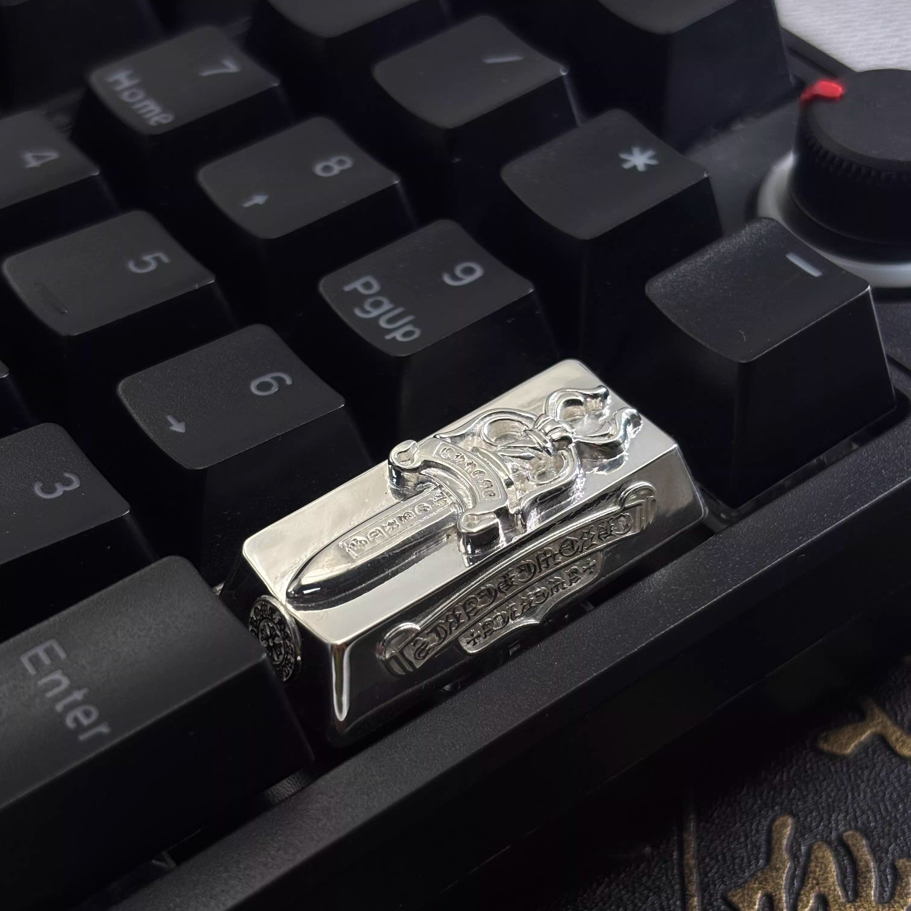 Chrome Hearts style, Metal retro patterned personalized keycaps, trendy and fashionable with decorative keycaps