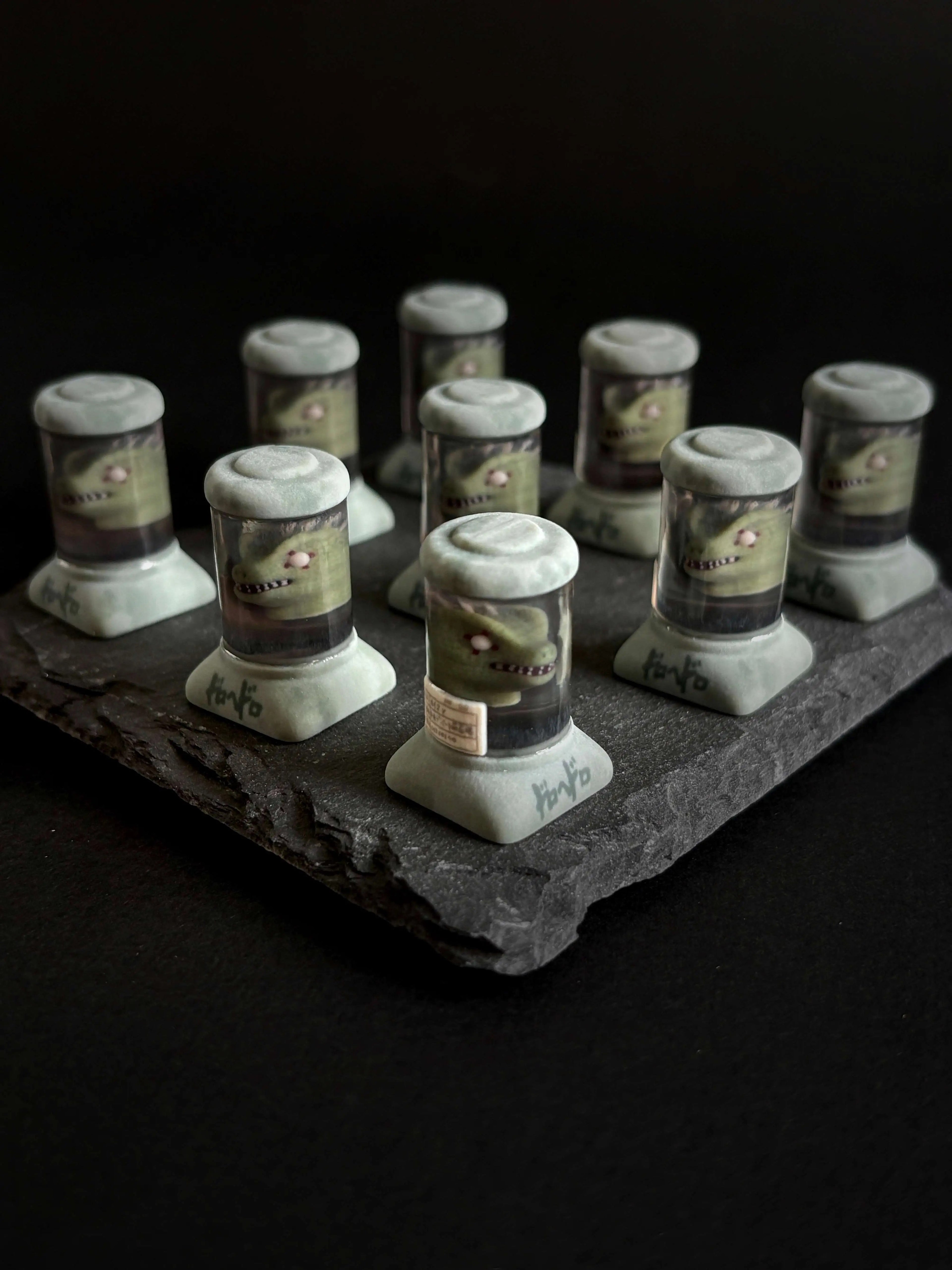 Dorohedoro,caiman, Crystal resin encapsulated experimental vessels, personalized keycaps, anime and game cultural and creative peripheral products, mechanical keyboard decorative art keycaps