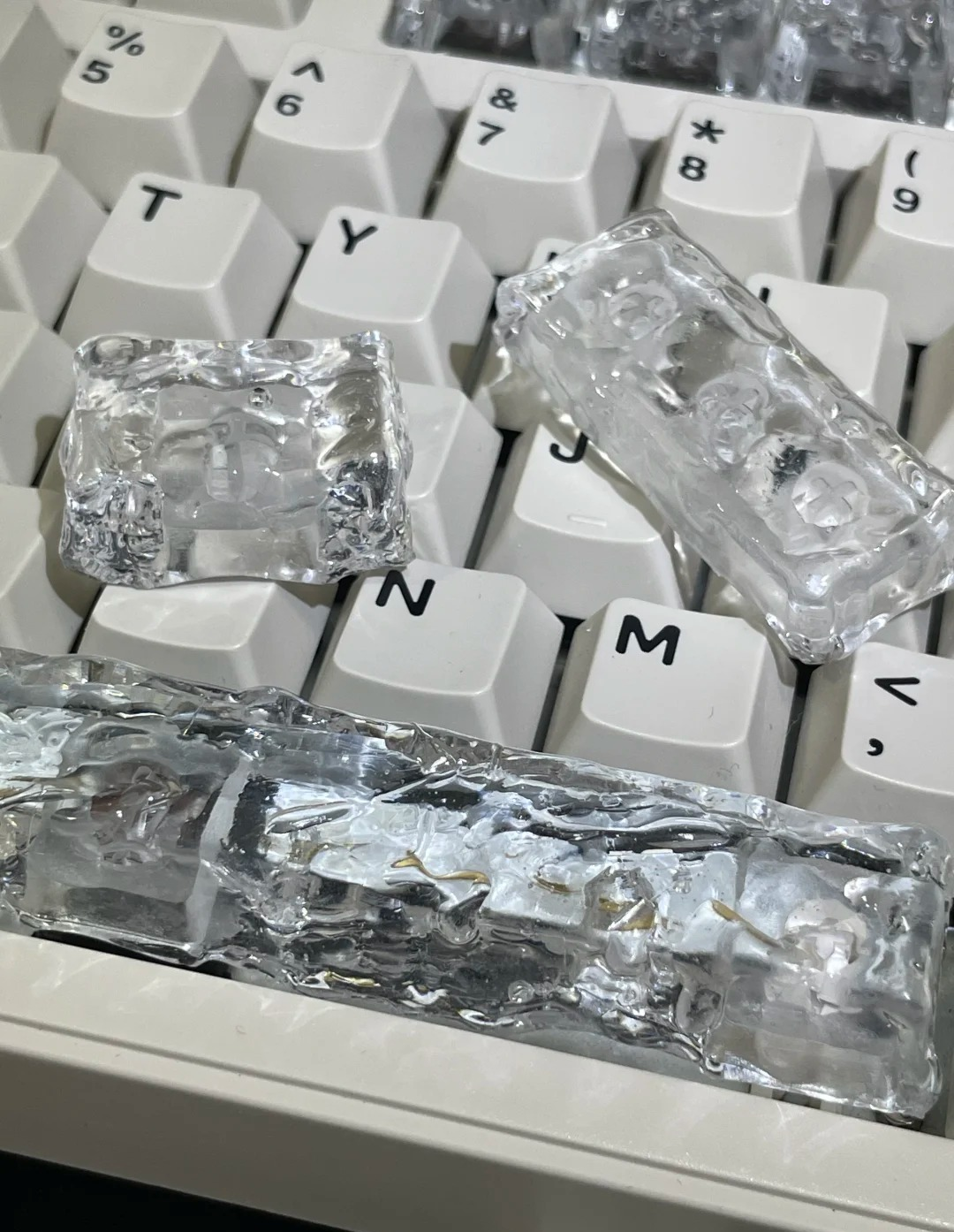 Ice cube shaped design with personalized keycaps, transparent ice creative decoration keycap set with large key positions