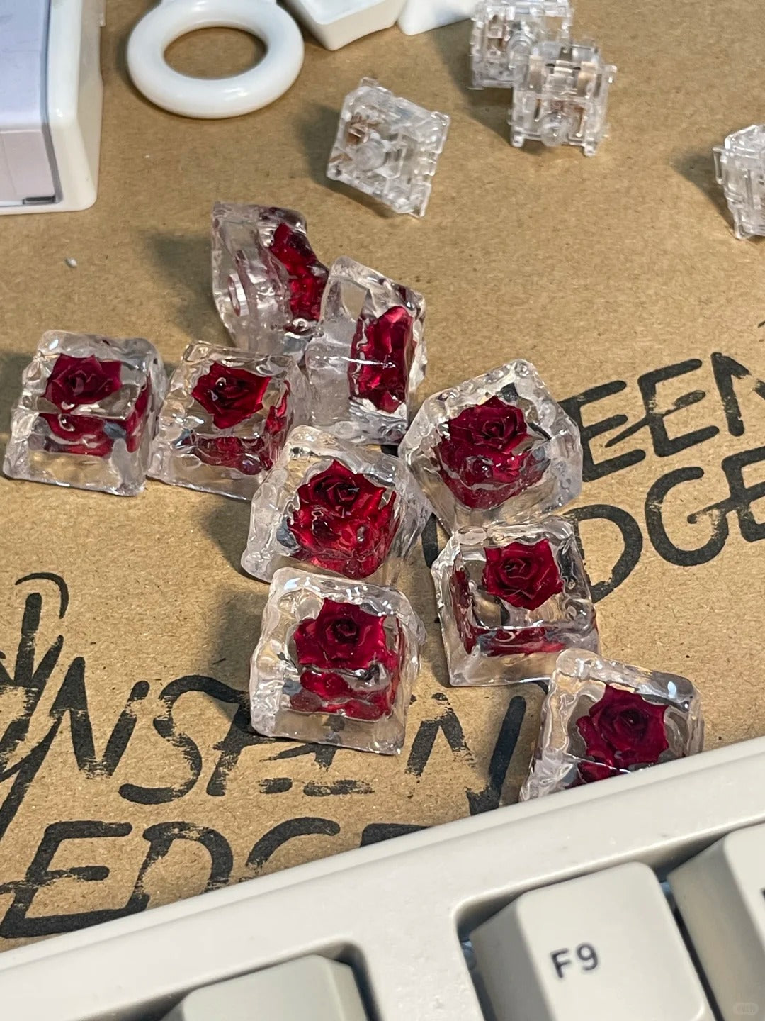 Ice cube shaped design with personalized keycaps, transparent ice creative decoration keycap set with large key positions