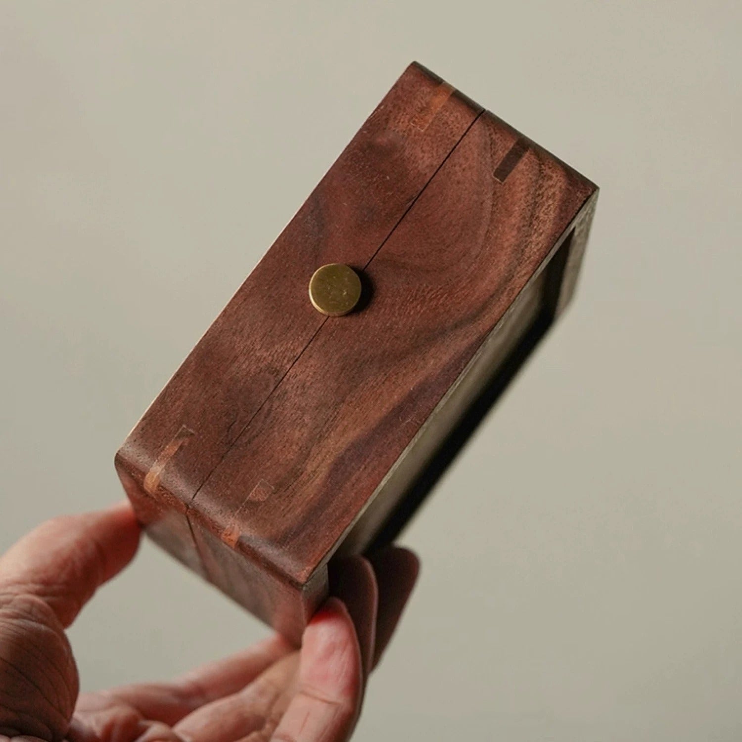 Solid wood, black walnut, glass, brass/stainless steel lining, customized dust-proof magnetic design for keycap storage box, personalized keycap collection box