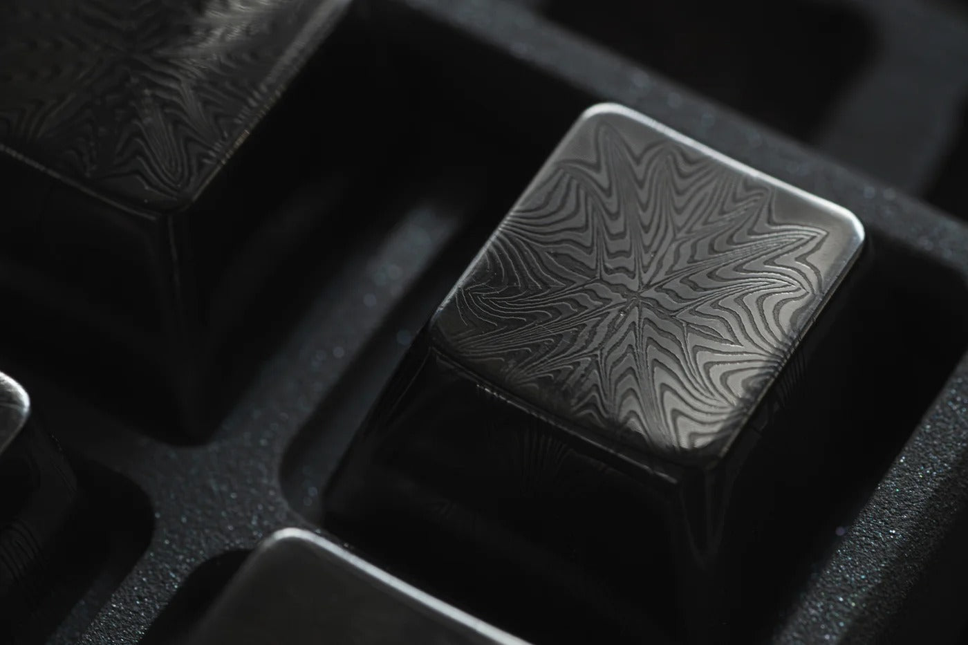 Damascus steel 1U personalized keycap, metal decorative art keycap, special pattern hand forged patterned keycap