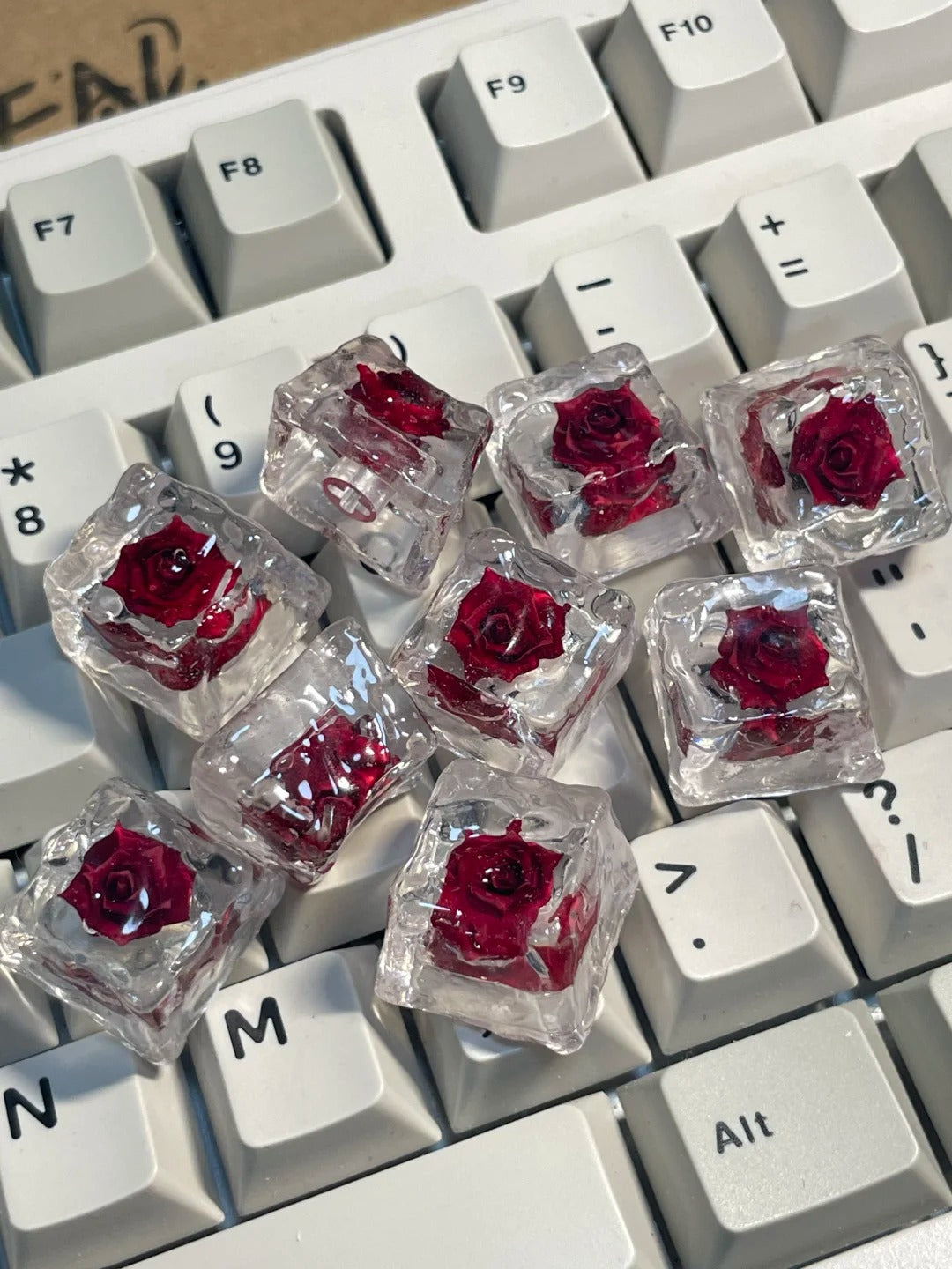 Ice cube shaped design with personalized keycaps, transparent ice creative decoration keycap set with large key positions