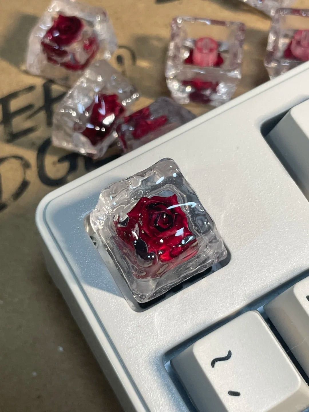 Ice cube shaped design with personalized keycaps, transparent ice creative decoration keycap set with large key positions