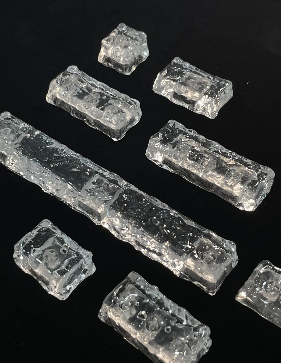 Ice cube shaped design with personalized keycaps, transparent ice creative decoration keycap set with large key positions