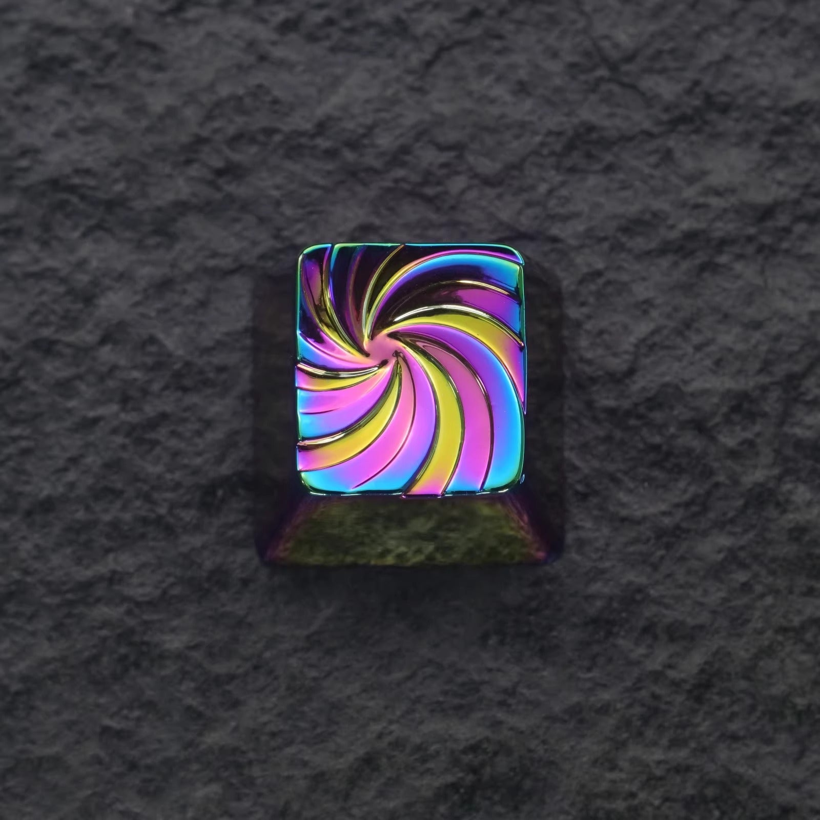 Explosion vortex geometric graphic art keycaps with iridescent gold plating, gold-plated silver mechanical keyboard, zinc aluminum alloy metal personalized keycaps