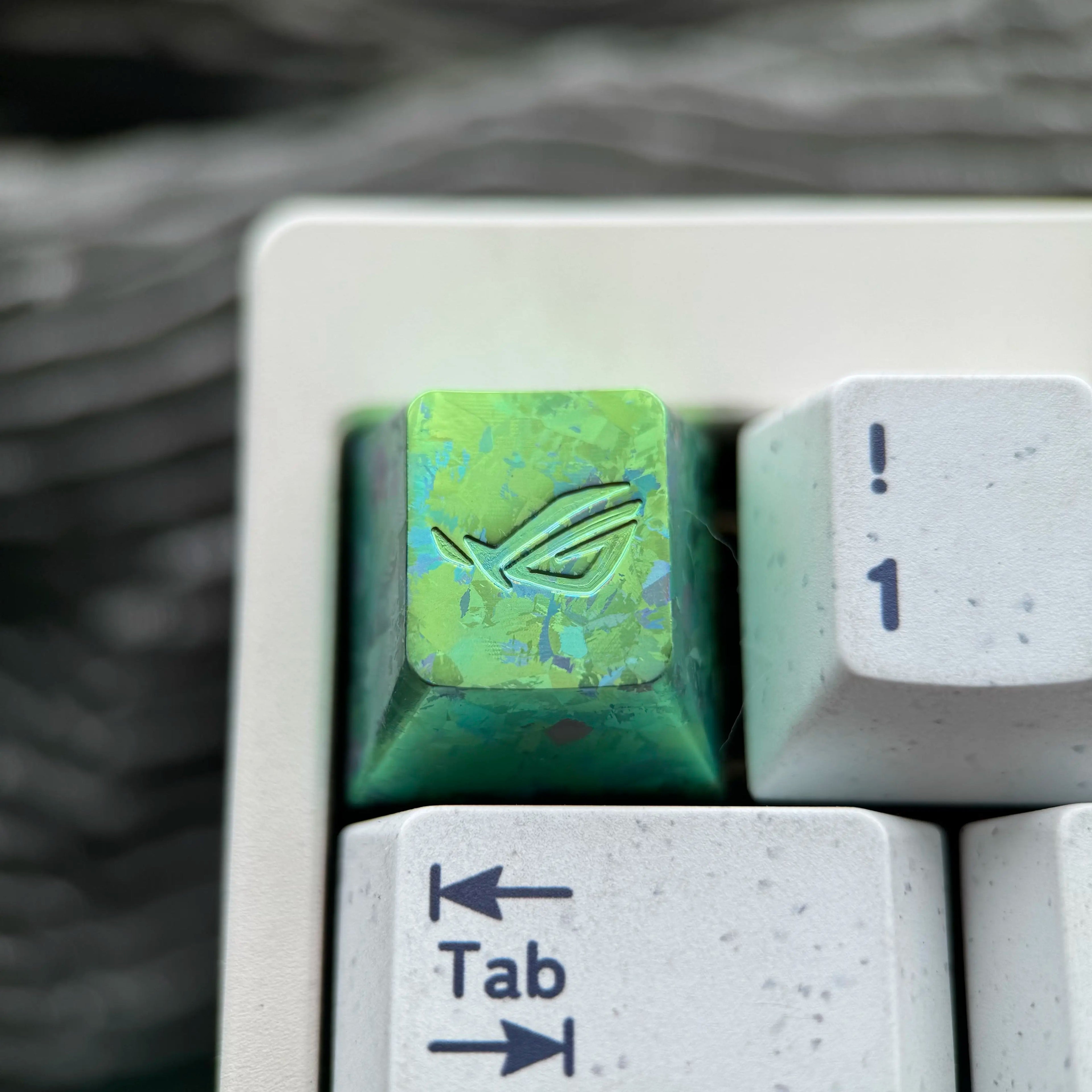 ROG (Republic of Gamers) logo, 1U titanium alloy ice crystal patterned personalized keycap, computer peripheral mechanical keyboard decorative keycap
