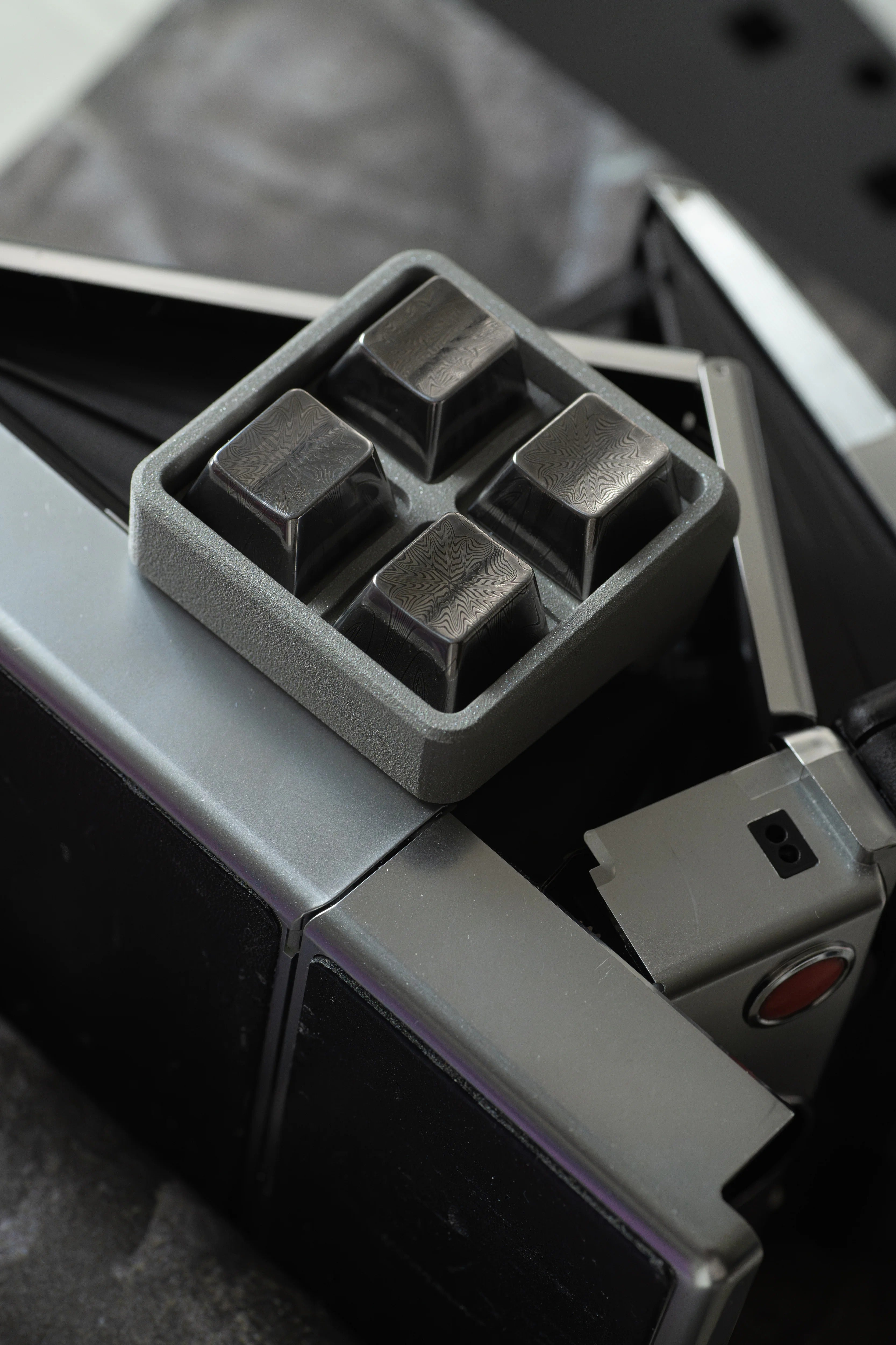 Damascus steel 1U personalized keycap, metal decorative art keycap, special pattern hand forged patterned keycap