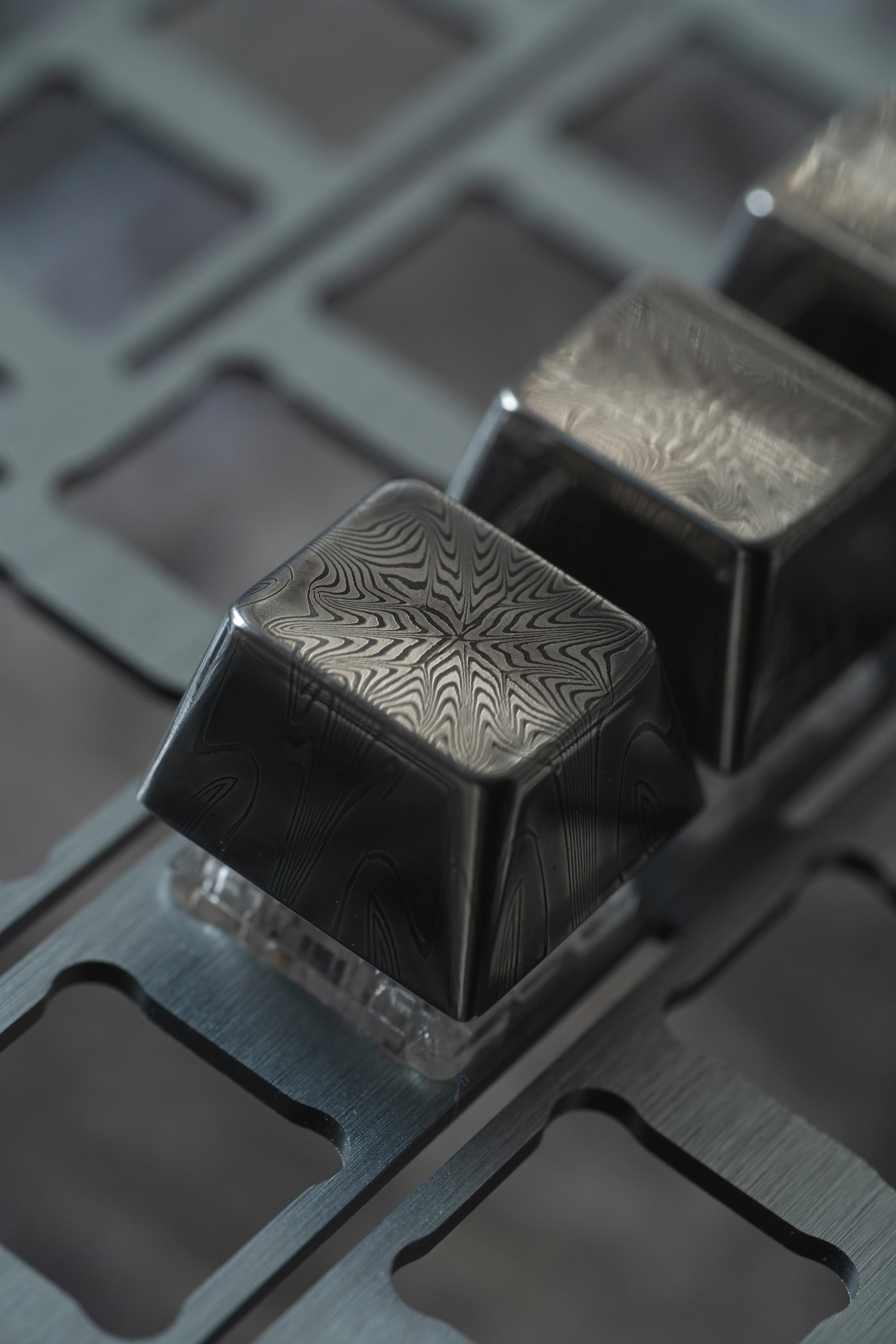 Damascus steel 1U personalized keycap, metal decorative art keycap, special pattern hand forged patterned keycap