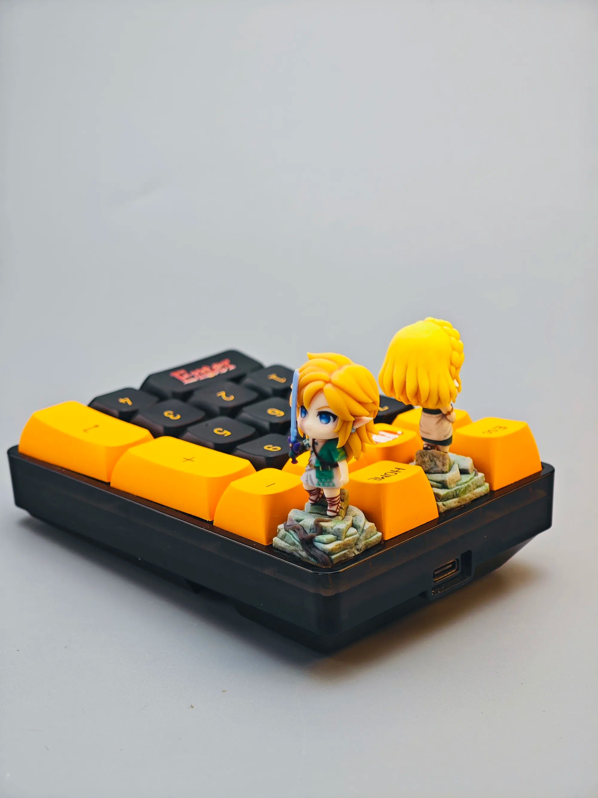 Legend of Zelda,Link/Princess Zelda, Multi colored resin printing and coloring, three-dimensional modeling, anime, gaming, cultural creativity, personalized keycaps, mechanical keyboard decoration keycaps