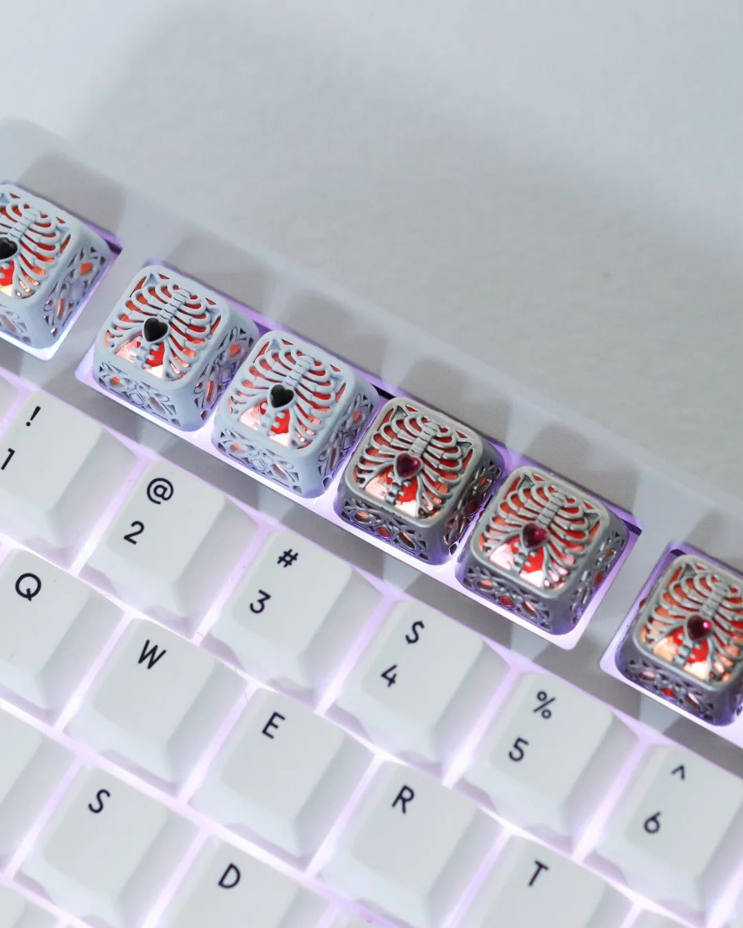 Steel heart, metal gemstone inlaid hollow design personalized keycaps, mechanical keyboard creative decorative keycaps