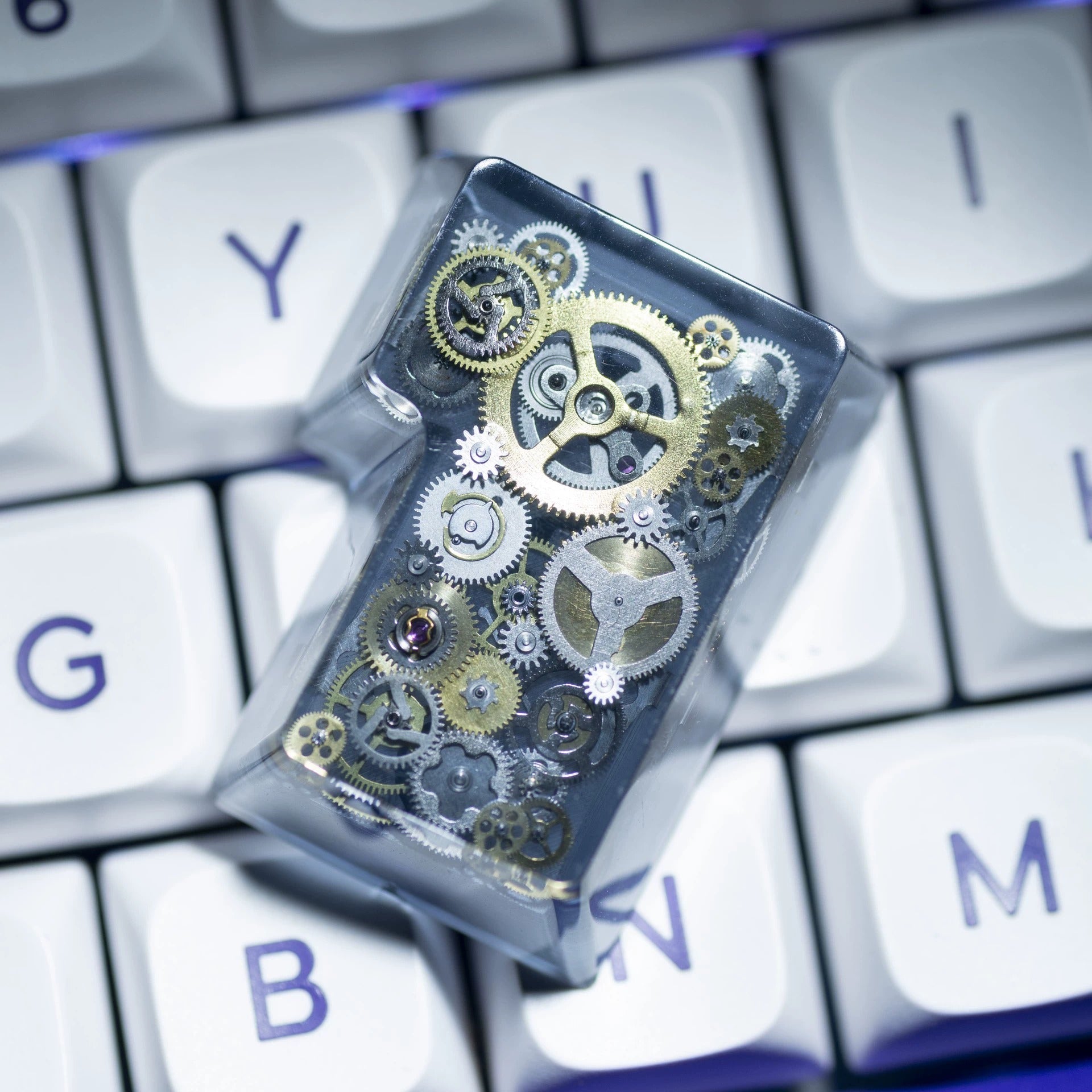 Metal Gear Precision Mechanical Structure Crystal Resin Personalized Key Cap, 7ISO Enter Key, Customized Decorative Key Cap for Mechanical Keyboard