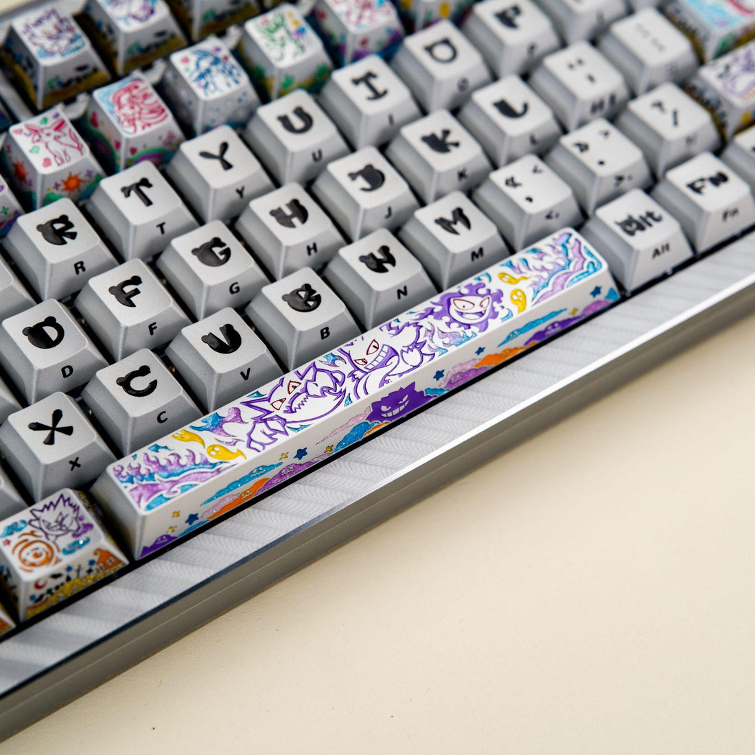 Pok é mon series, gengar themed design, keycaps made of aluminum alloy material CNC integrated precision machining personalized keycaps, mechanical keyboard decorative keycaps