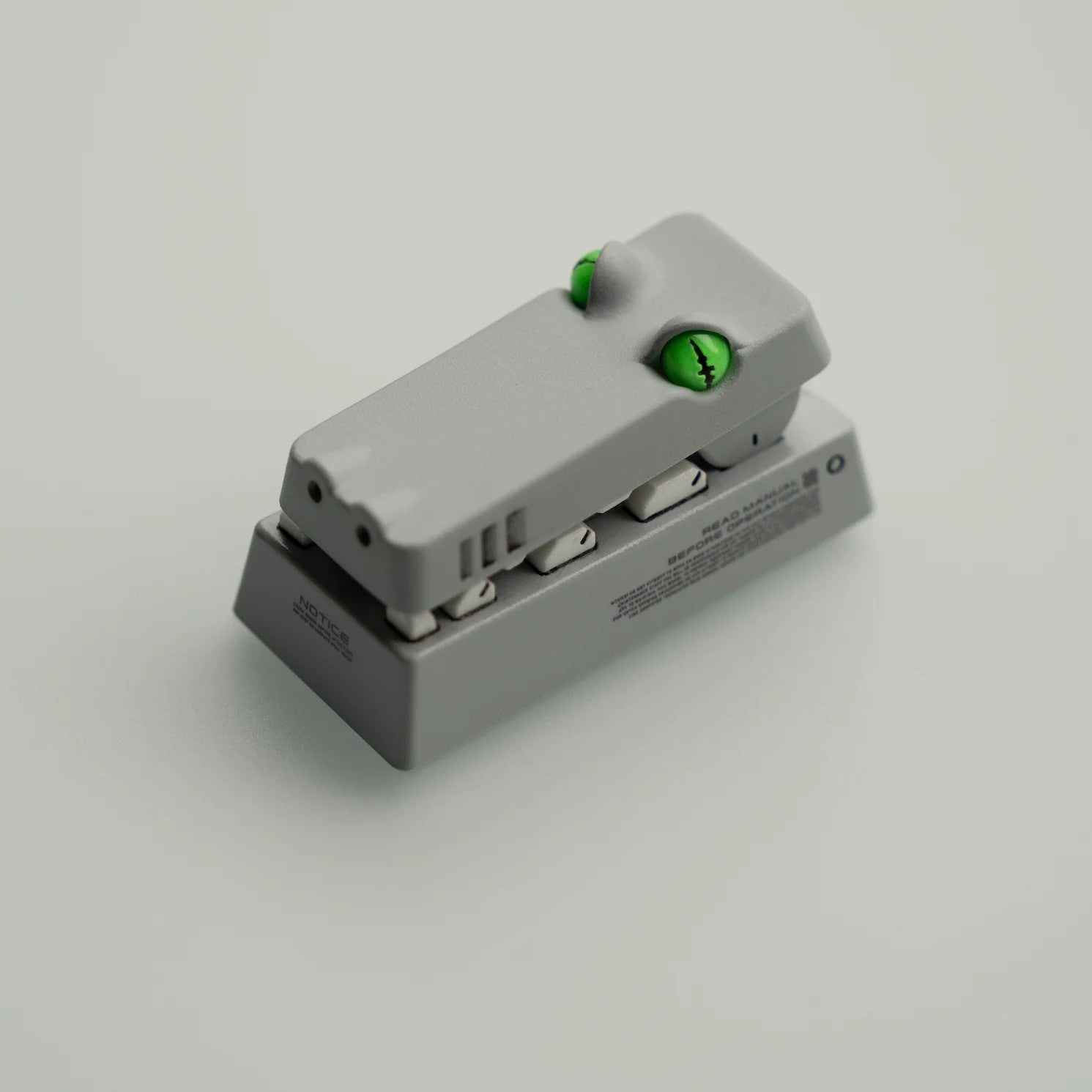 R2-Mechanical style little crocodile.2U Backspace Key artisankeycaps, Mouth can be opened and closed, PBT material personalized keycaps, keyboard decorative keycaps