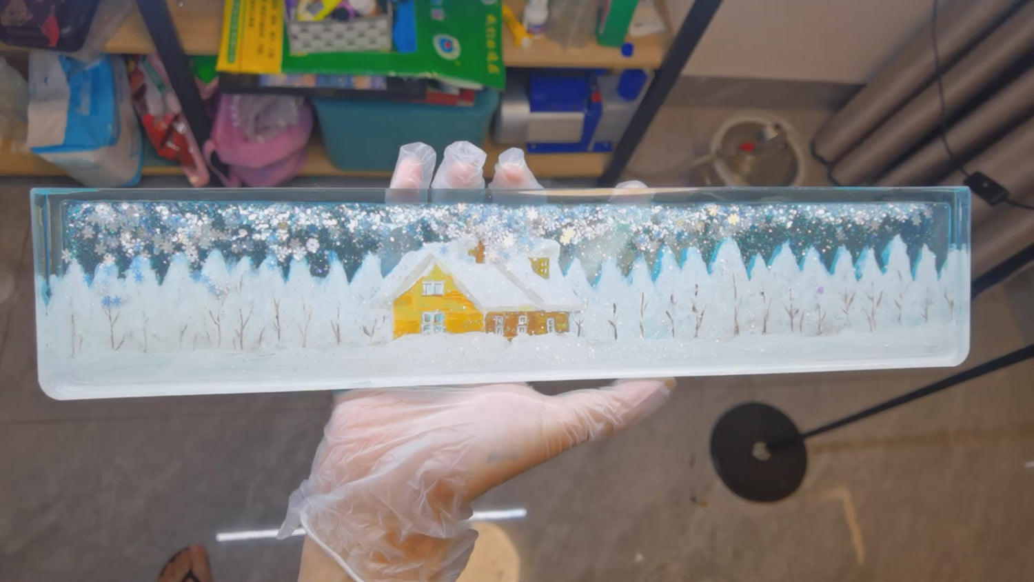 Dynamic Snow Country Cabin, Keyboard Resin Hand Stand, Palm Stand, Keyboard Peripheral Accessories