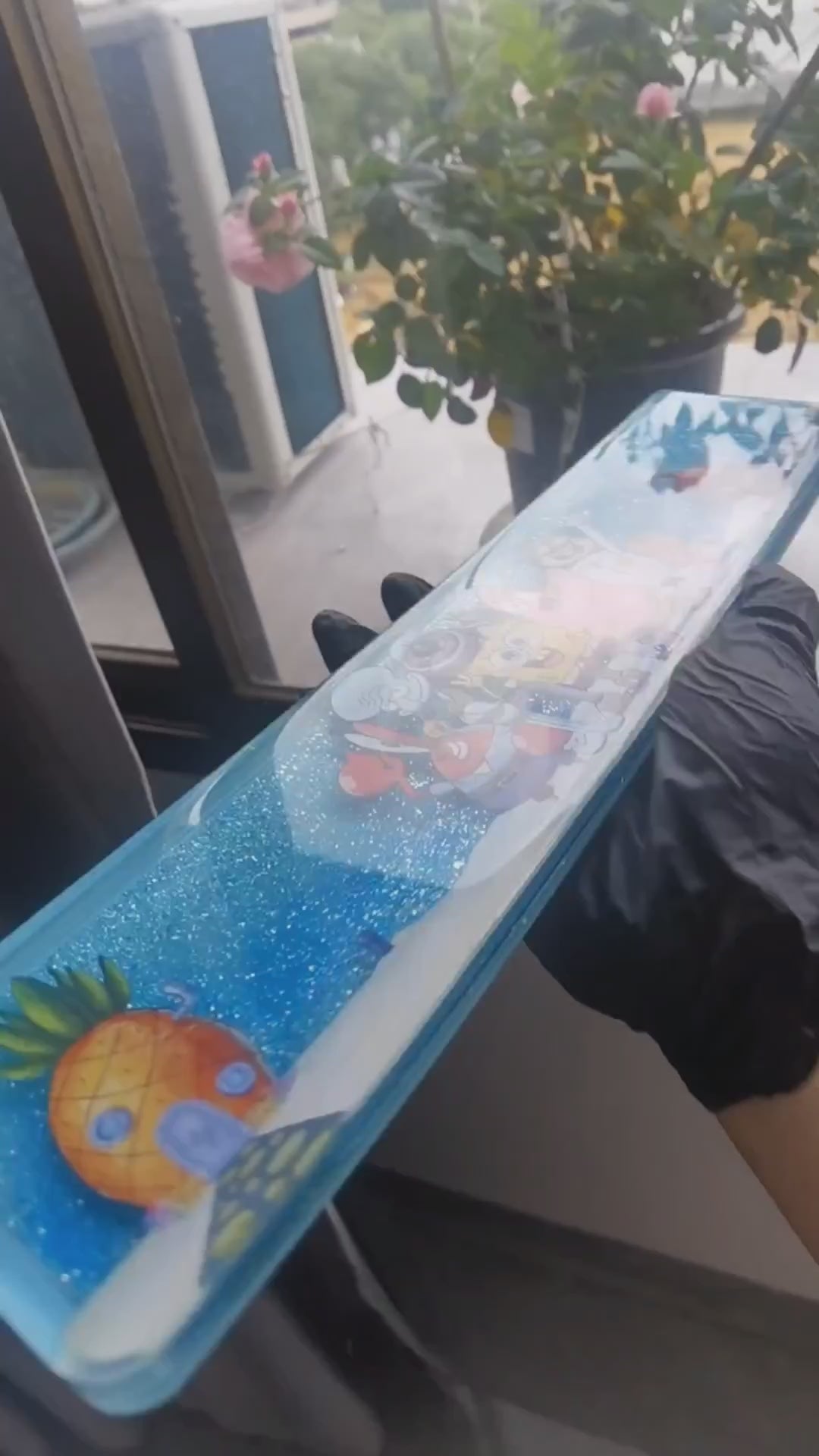 SpongeBob SquarePants Flowing Sand, Keyboard holder, Handmade custom resin hand support, keyboard accessories