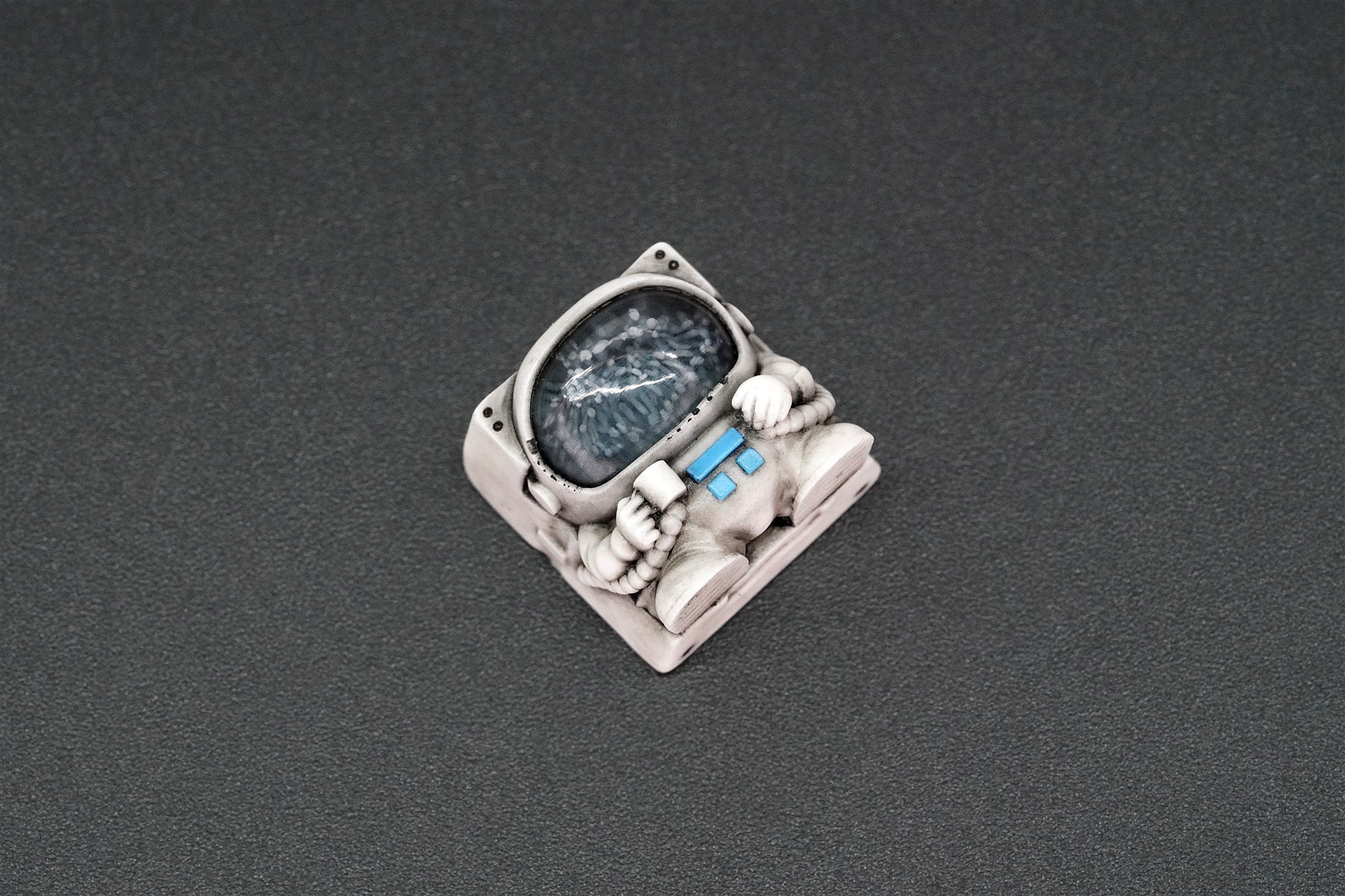 T008