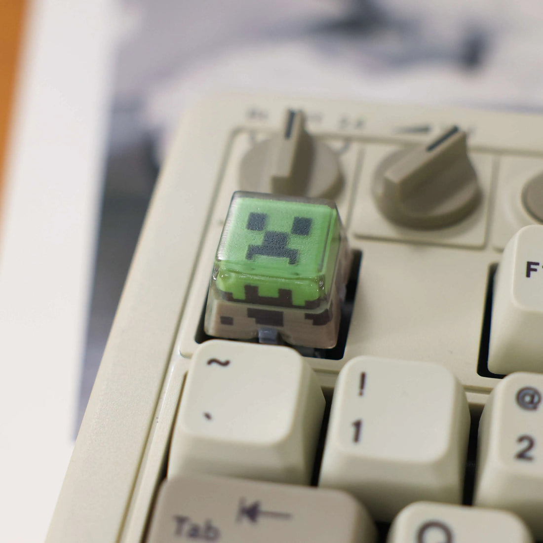 Minecraft, Pixel style Creeper, resin material personalized keycaps, anime and game cultural creative keycaps.