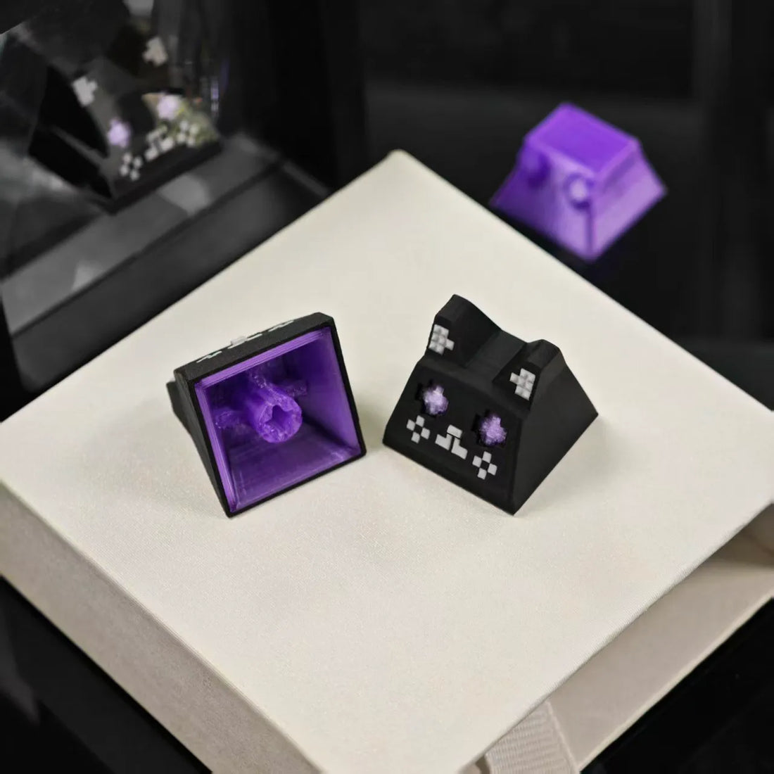 Cat face keycap, with a 45% angle on the side face, resin printed personalized keycap, cute artistic decorative keycap.