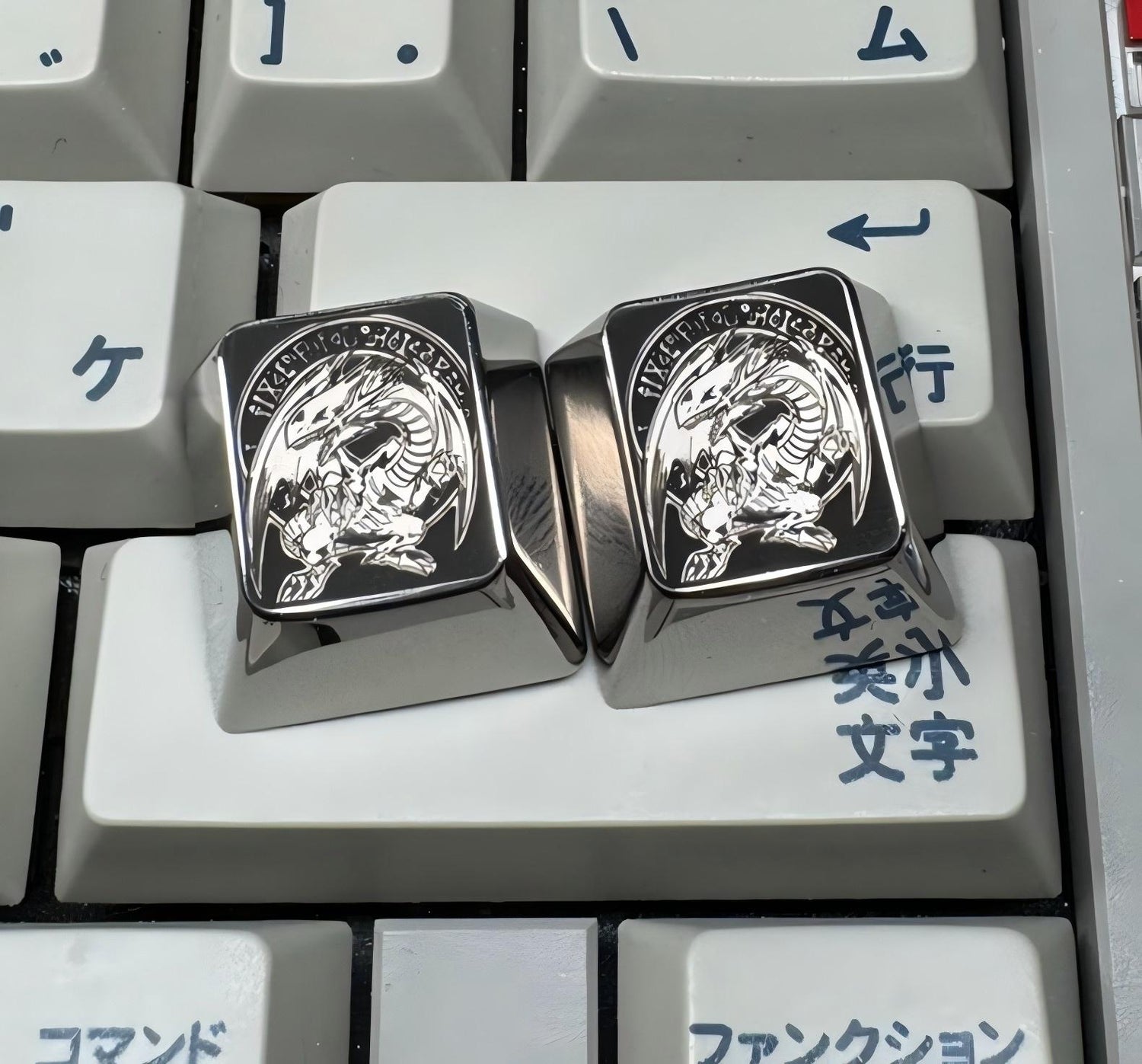 Yu-Gi-Oh! ， Blue Eyes White Dragon, 1U titanium alloy personalized keycaps, carved metal keycaps for anime and gaming peripherals