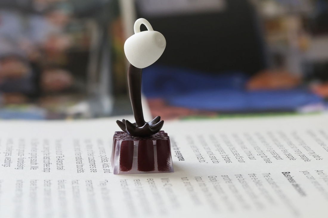 Flowing coffee personalized keycaps with transparent magnetic separation design and mechanical keycaps