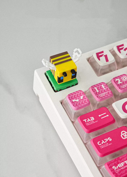 Minecraft， Pixel style little bee, resin printed personalized keycaps, wings can move, game peripheral keycaps