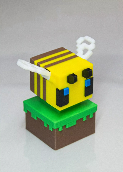 Minecraft， Pixel style little bee, resin printed personalized keycaps, wings can move, game peripheral keycaps
