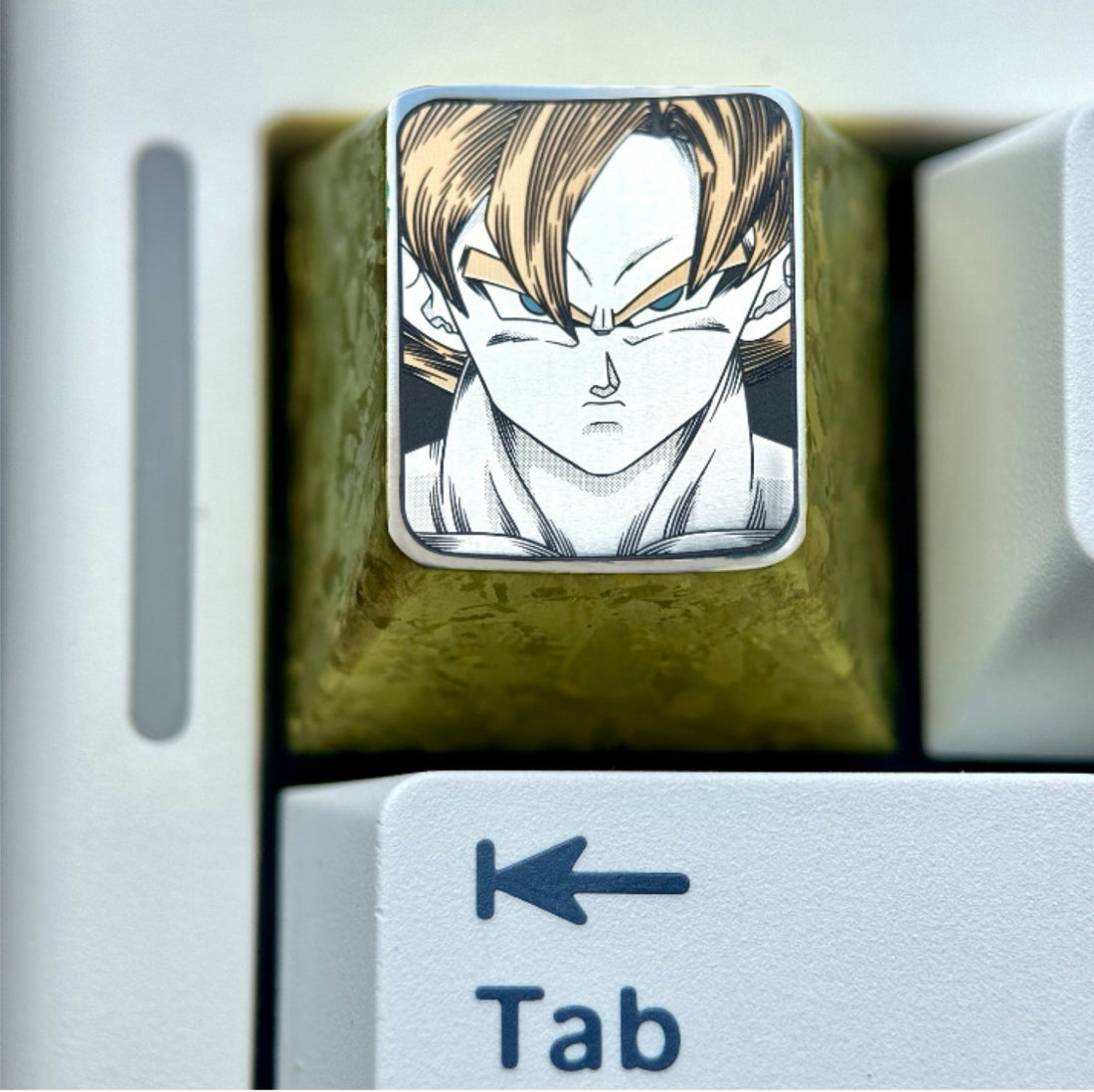 Dragon Ball, Son Goku, finely carved 1U titanium alloy, creative keycaps for anime and gaming culture.