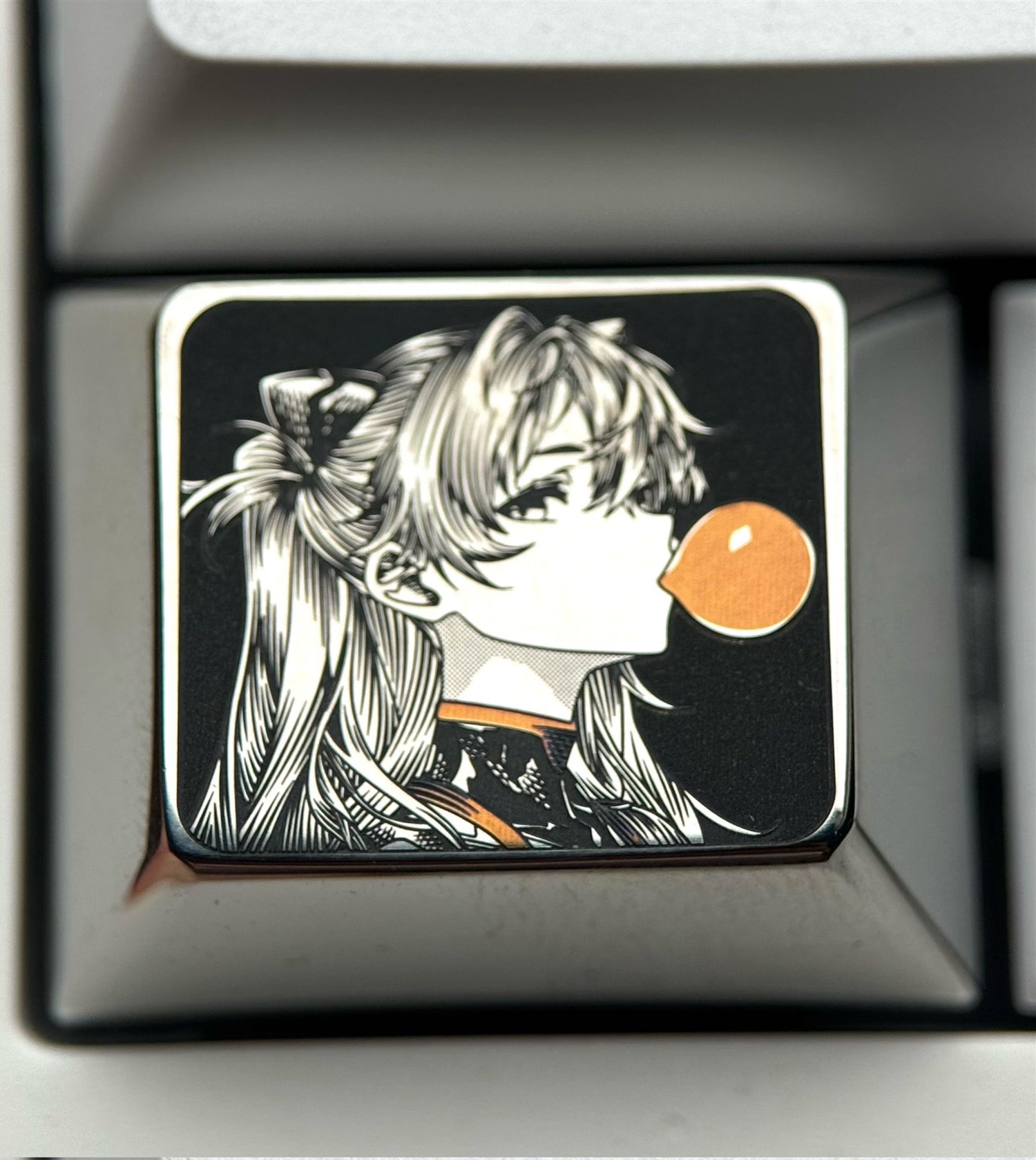 EVA，Asuka， Blowing bubble gum shape, 1.5U titanium alloy personalized keycap, anime and game culture creative peripheral decorative keycap.