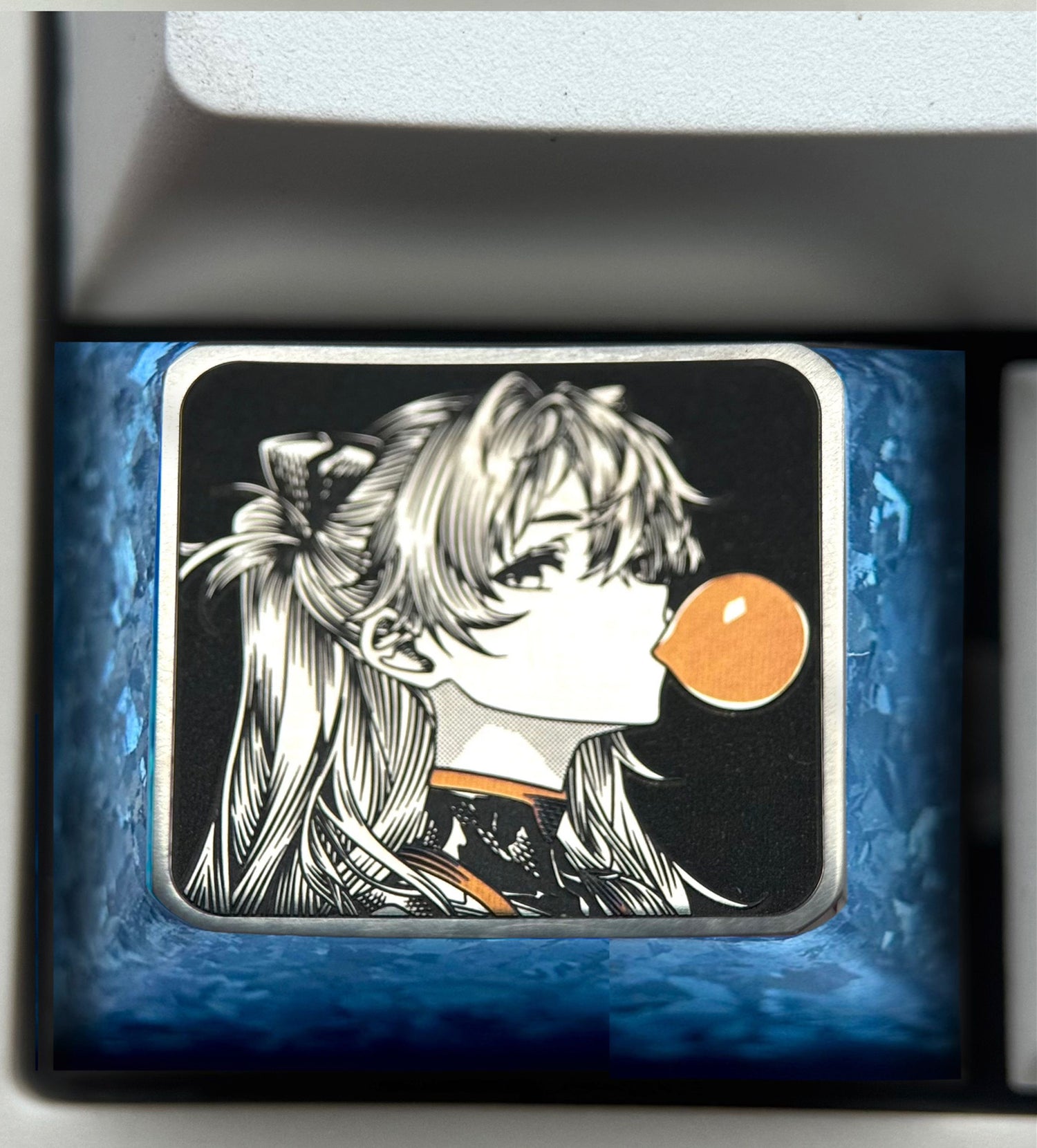 EVA，Asuka， Blowing bubble gum shape, 1.5U titanium alloy personalized keycap, anime and game culture creative peripheral decorative keycap.