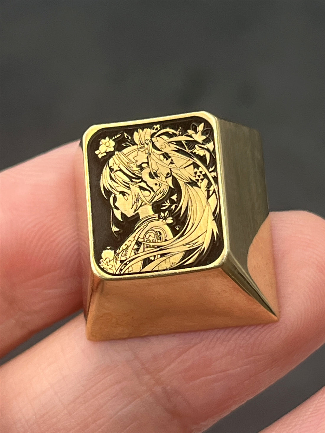 Hatsune Miku, brass deep engraving, 1U metal personality keycap, animation game music character keycap
