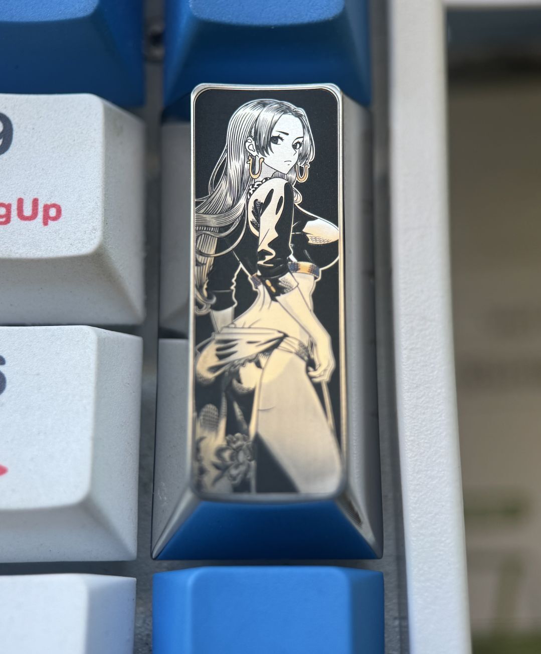 One Piece, Boa·Hancock， Titanium alloy pad with vertical 2U key positions in the digital area, metal carving cultural and creative keycaps for anime and games.