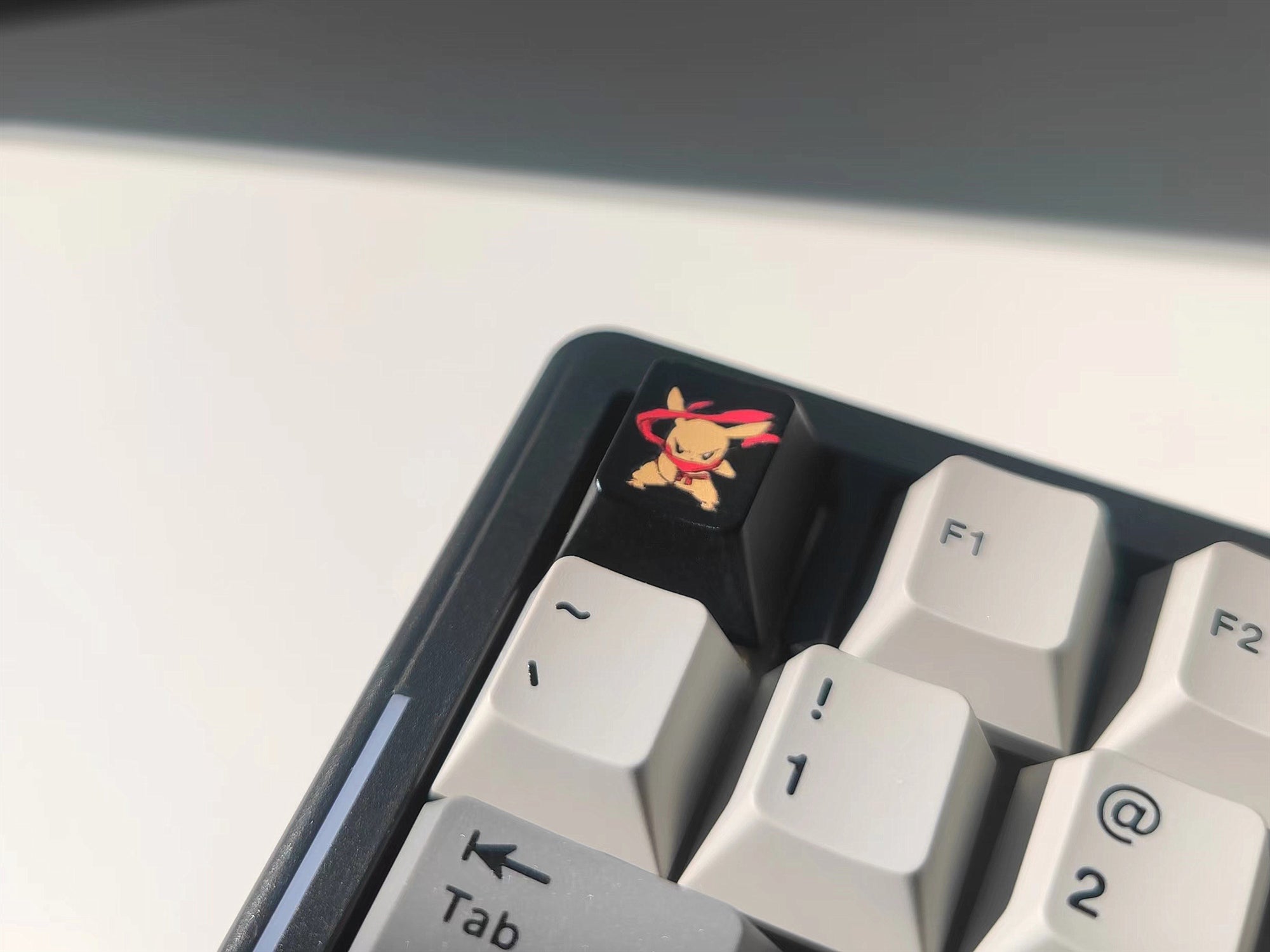 Pikachu，Aluminum alloy UV printed personalized keycaps, machine. Decorative keycaps for mechanical keyboards