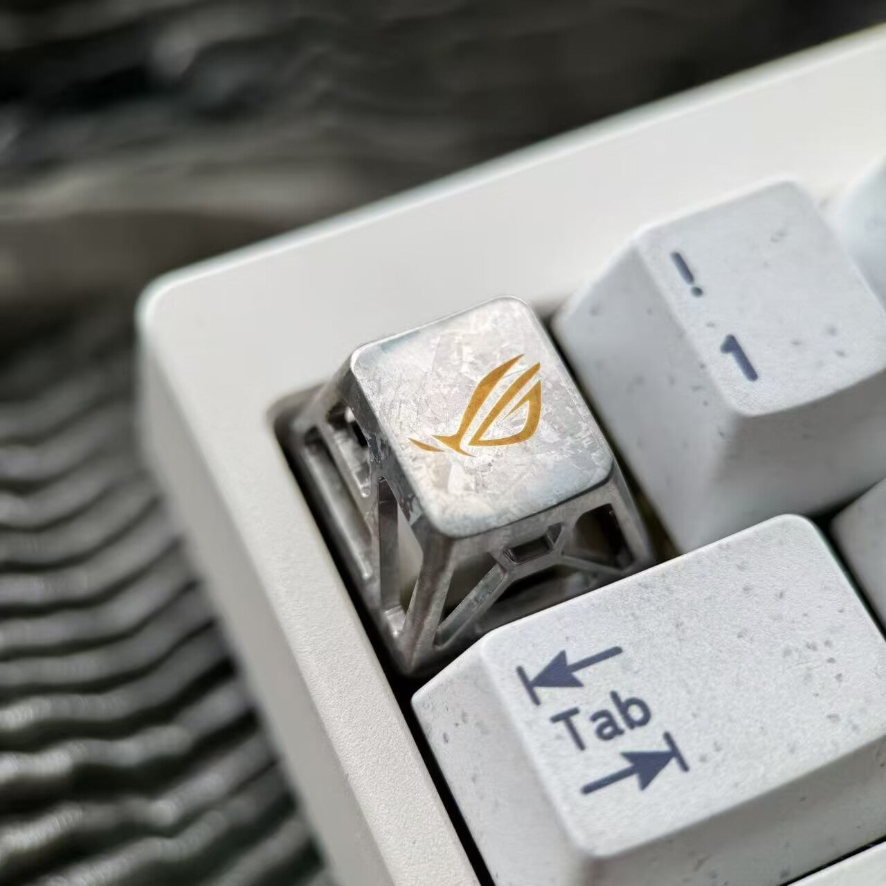 ROG, LOGO, 1U titanium alloy hollow personalized keycaps, mechanical keyboard game keyboard decorative keycaps.