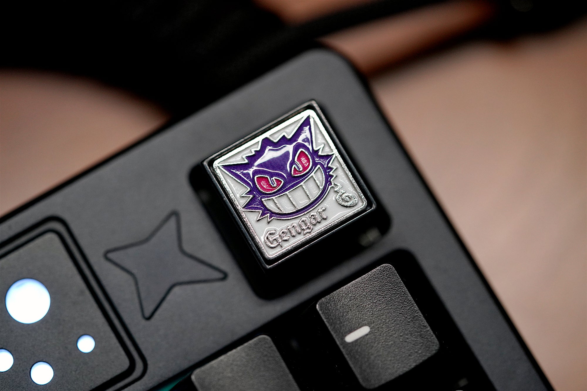 Pok é mon series, Gengar metal enamel material 1U personalized keycaps, anime and game creative decorative keycaps.