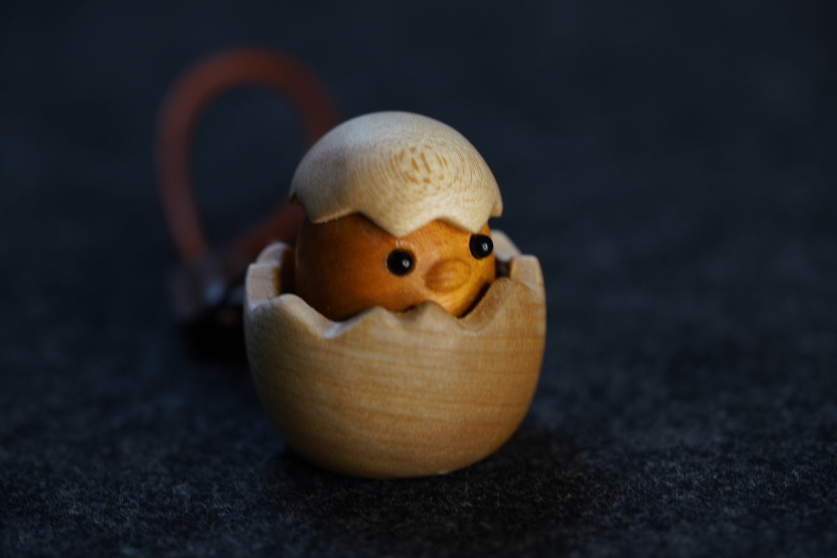 Solid wood relief stress button toys for hatching chicks, mechanical switch toys, wooden press toys, and creative products for keyboard peripherals.