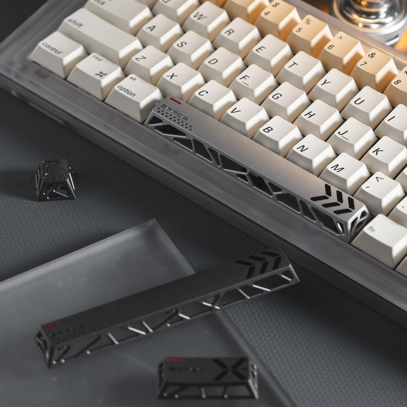Hollow aluminum alloy CNC, enter key+space key+ESC key set, simple and unique design with personalized keycaps