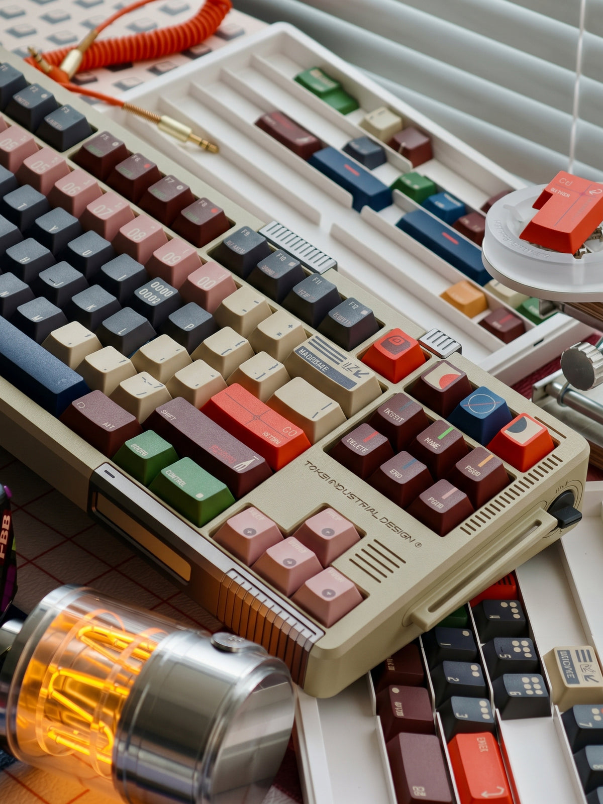 UnOrthodox theme design, multi-color splicing style PBT material personalized keycap set, mechanical keyboard replacement decorative keycaps, compatible with 61/64/68/75/84/87/104 key mechanical keyboard