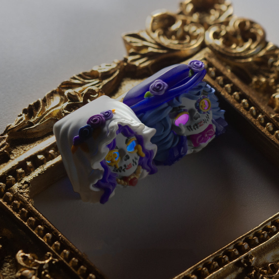 Halloween series, original zombie bride, zombie gentleman, multi-color resin molded personalized keycaps, Halloween gift mechanical keyboard decorative keycaps.