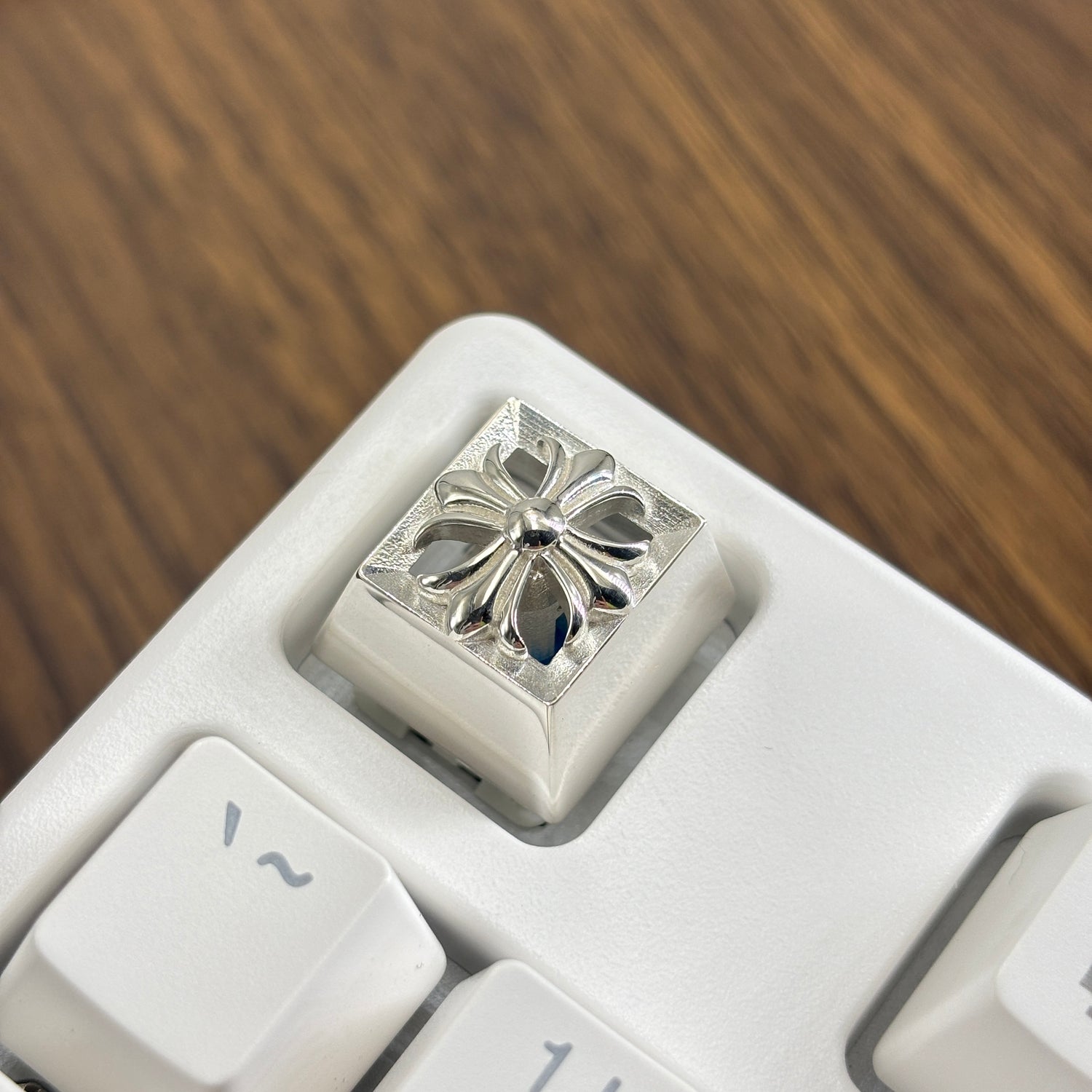 Chrome Hearts style, full keyboard key positions, 925 sterling silver custom trendy cultural keycaps, fashionable and personalized artistic decorative keycaps.