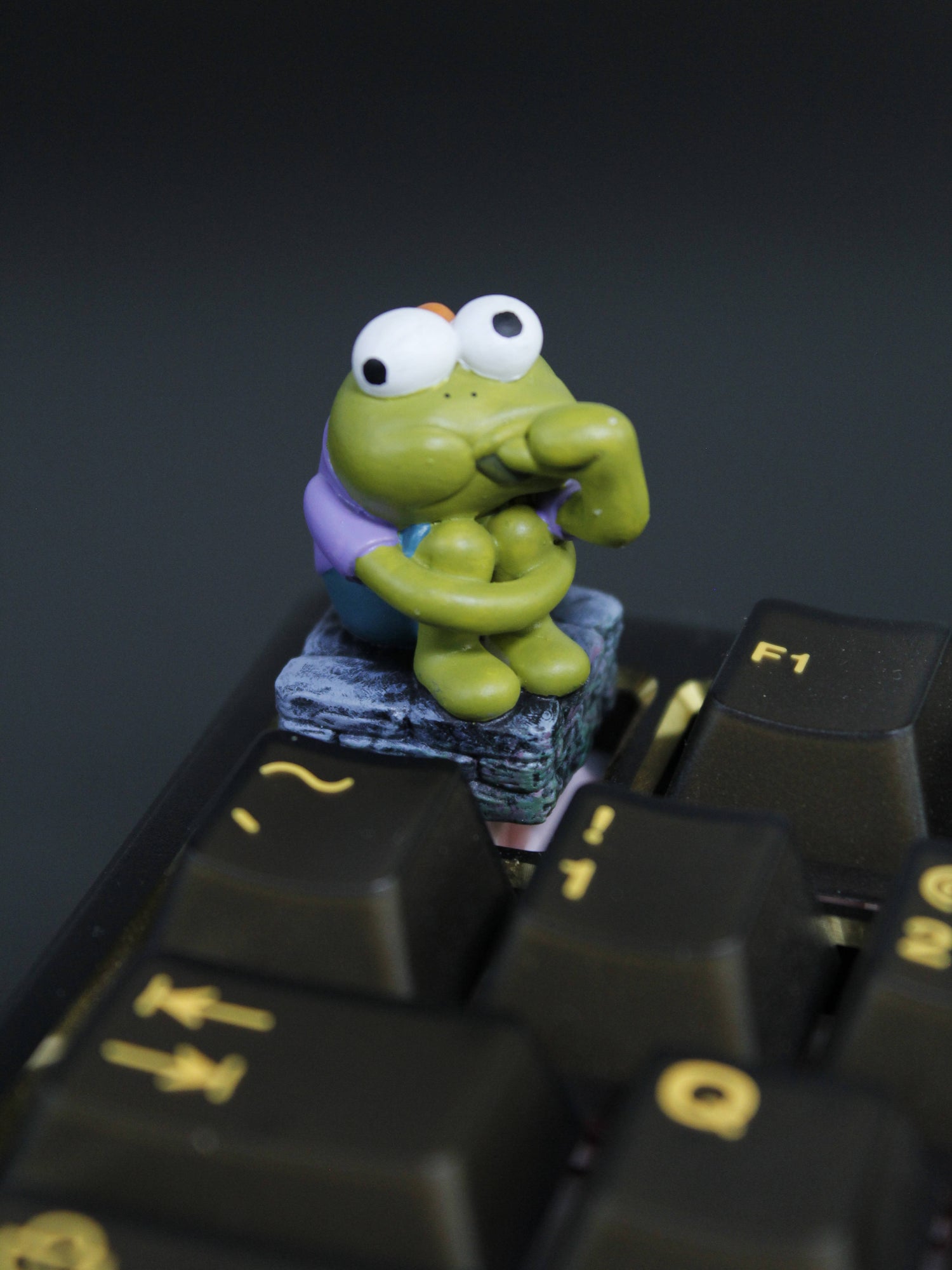 SpongeBob SquarePants， Cute fish sucking fingers, resin coated personalized keycaps, anime and game creative decorative keycaps